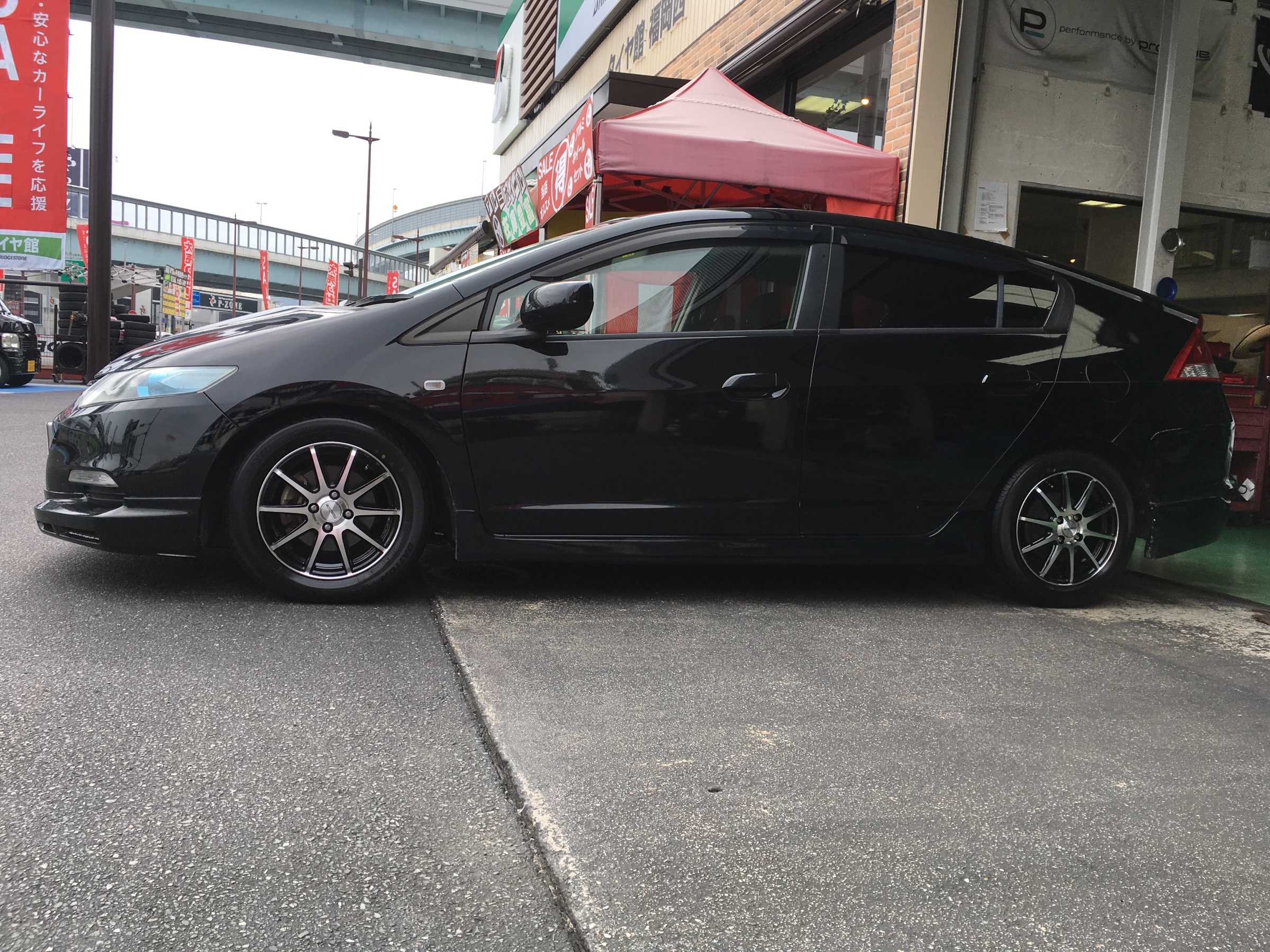ホンダ インサイトにアルミホイールを取付けました 取り付け 施工事例集 タイヤ館 福岡西 タイヤからはじまる トータルカーメンテナンス タイヤ館グループ
