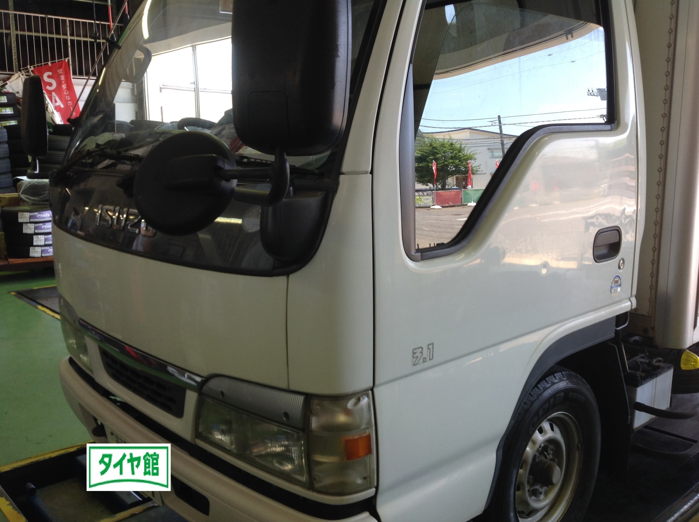 Isuzuのトラック エルフ いすず エルフ メンテナンス商品 サービス事例 タイヤ館 西船橋 千葉県のタイヤ カー用品ショップ タイヤからはじまる トータルカーメンテナンス タイヤ館グループ