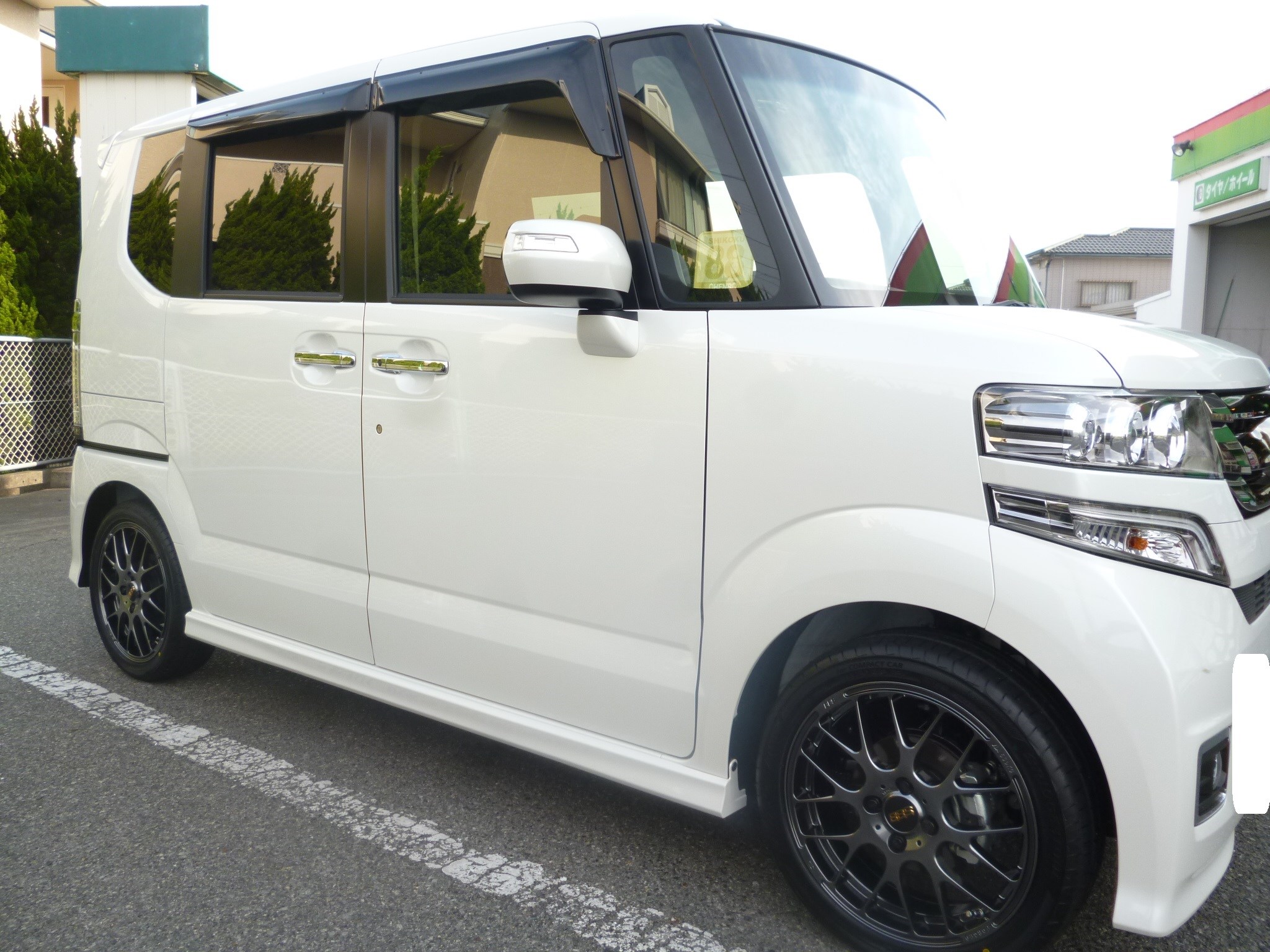 ホンダ N Box カスタムにbbs装着 スタッフ日記 タイヤ館 徳島 徳島県のタイヤ カー用品ショップ タイヤからはじまる トータルカーメンテナンス タイヤ館グループ