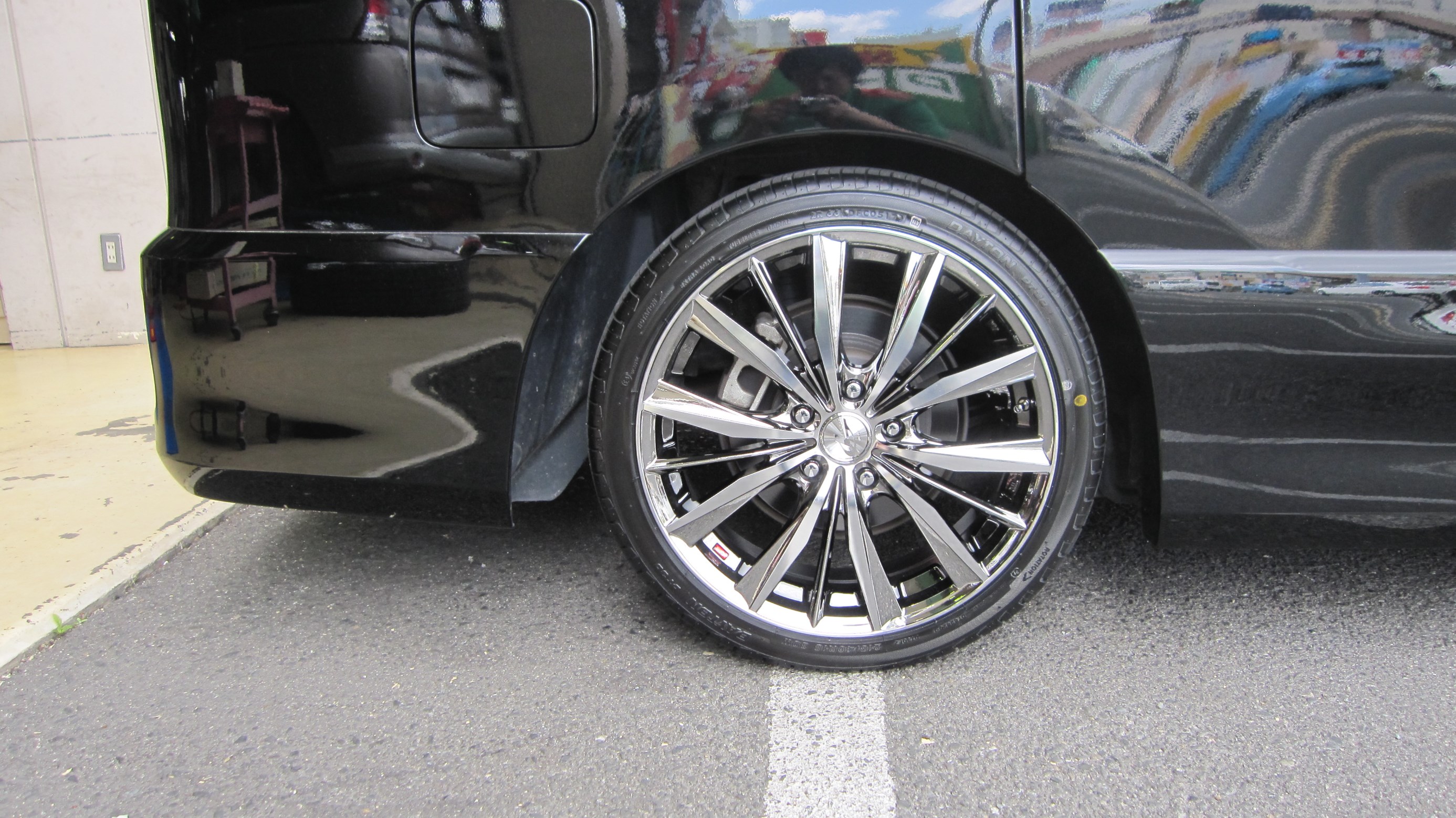 C26セレナライダーに車高調取付け＆ホイール交換です | 店舗お