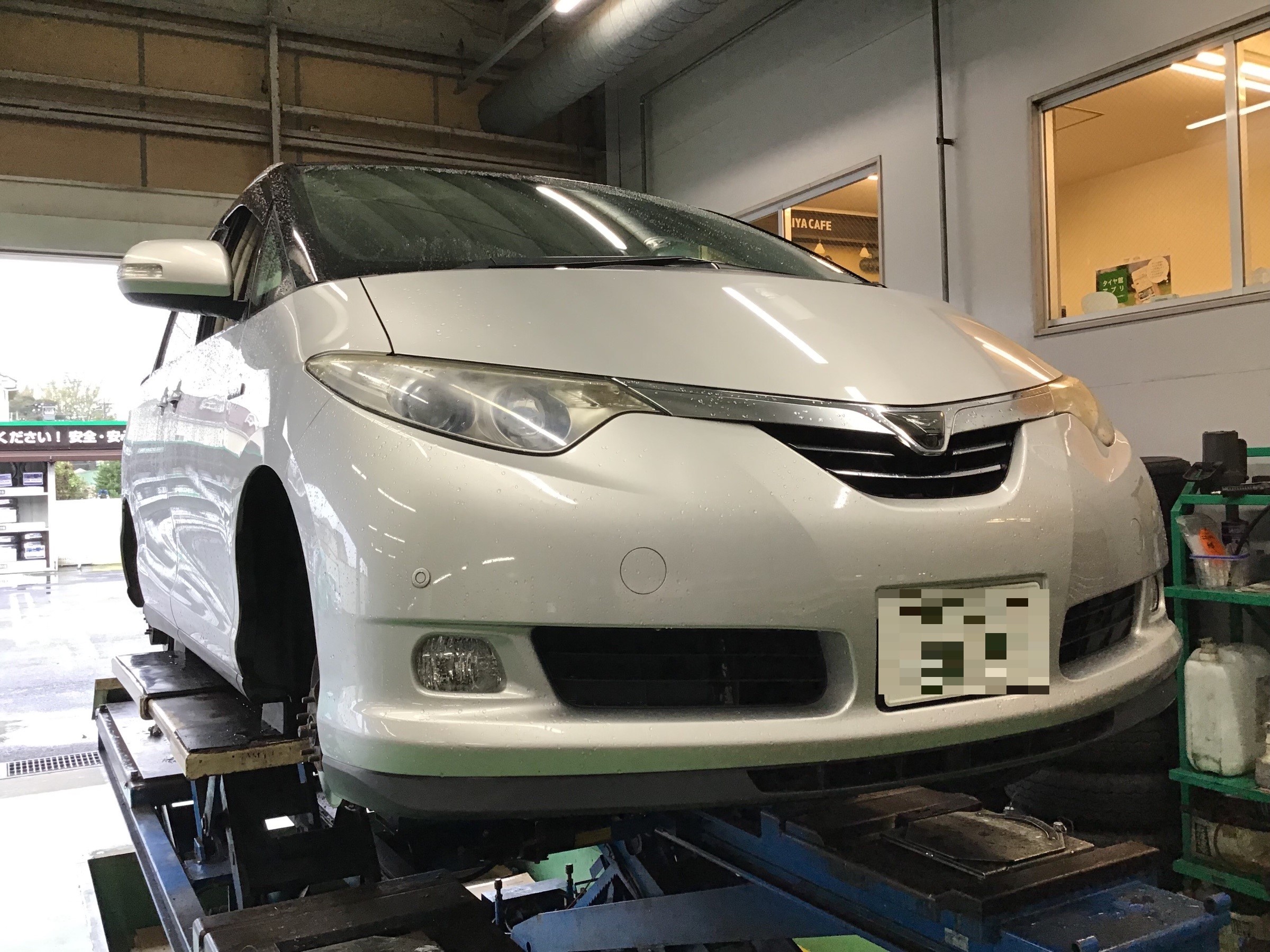 トヨタ エスティマ スタッドレスタイヤ交換 アライメント調整 トヨタ エスティマ タイヤ タイヤ ホイール関連 ４輪トータルアライメント調整 サービス事例 タイヤ館 西船橋 千葉県のタイヤ カー用品ショップ タイヤからはじまる トータルカーメンテナンス