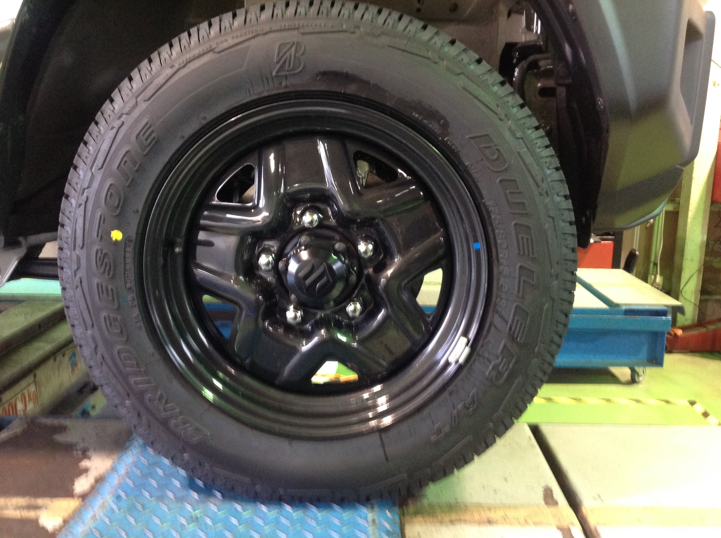 新型ジムニー】にデューラーA/T001取り付け！ | スズキ ジムニー 