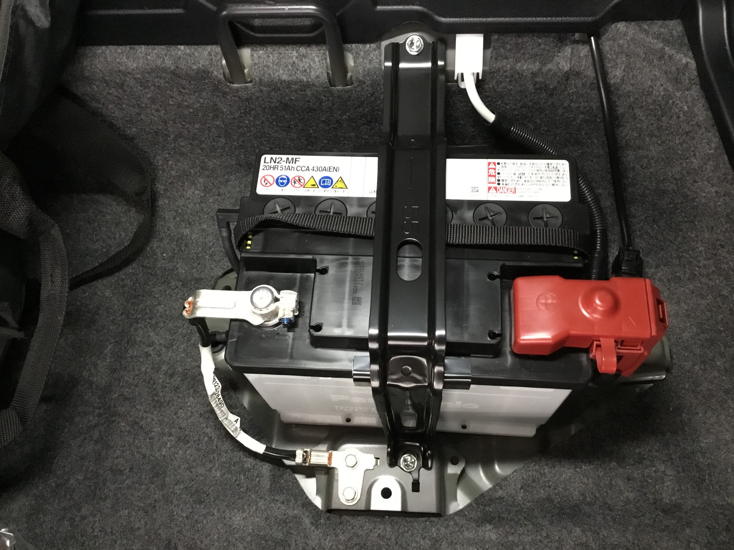 ハイブリッド車の補機バッテリー点検やってます スタッフ日記 タイヤ館 金沢西 石川県 福井県のタイヤ カー用品ショップ タイヤからはじまる トータルカーメンテナンス タイヤ館グループ