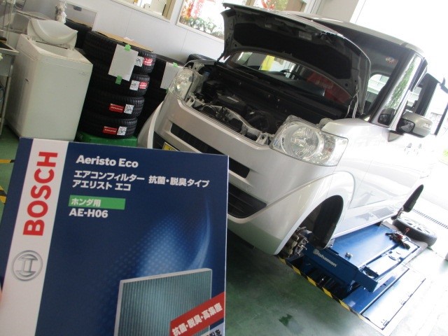 ホンダ N Box エアコンフィルター交換作業 ホンダ N Box メンテナンス商品 カー用品取付 バッテリー交換 ワイパー交換 エアコンフィルター交換 バックカメラ取付 リアモニター取付 サービス事例 タイヤ館 半田山 タイヤからはじまる トータルカー