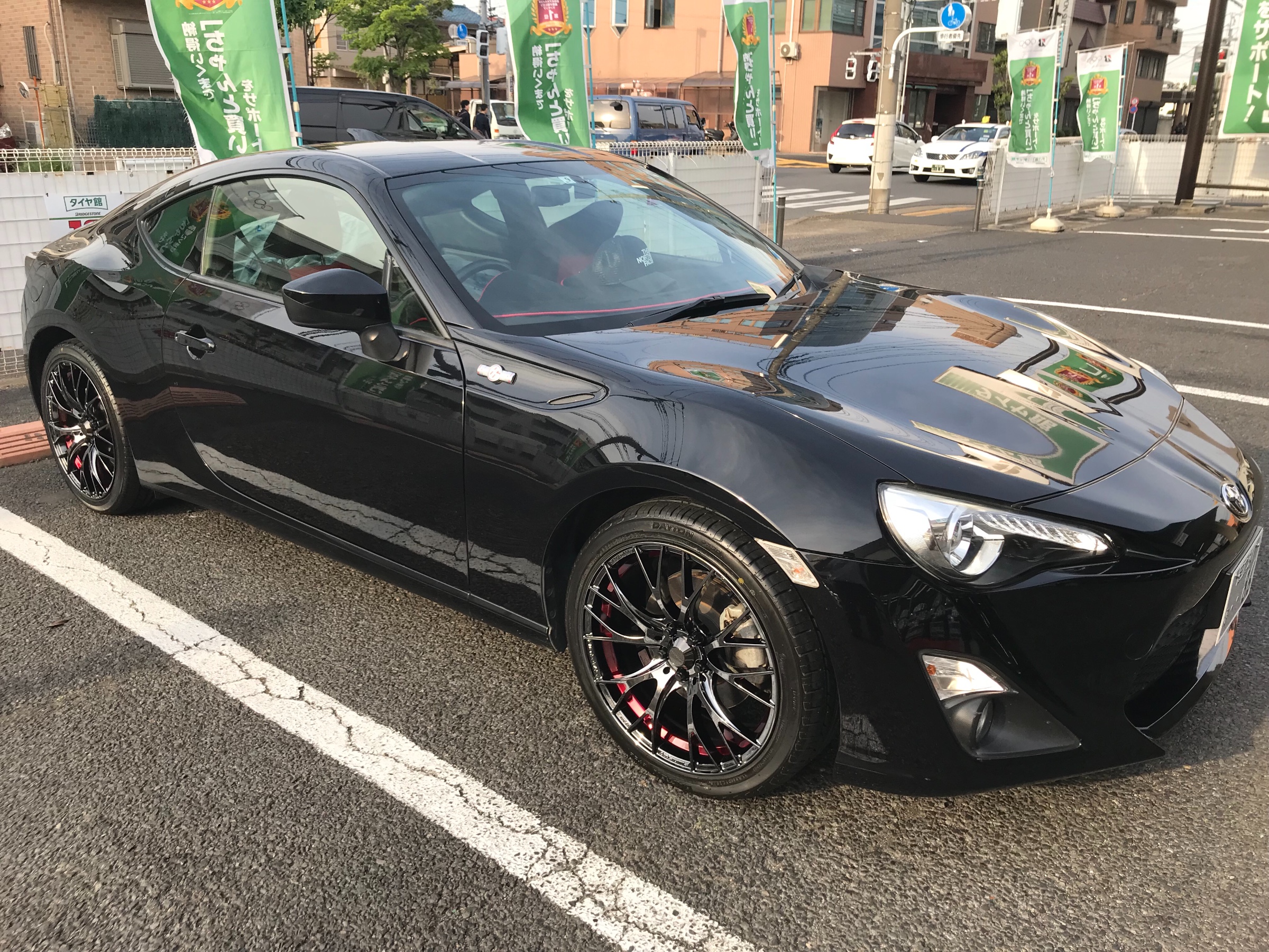 ウェッズスポーツsa r交換しました トヨタ 86 ホイール サービス事例 タイヤ館 足立 東京都のタイヤ カー用品ショップ タイヤからはじまる トータルカーメンテナンス タイヤ館グループ