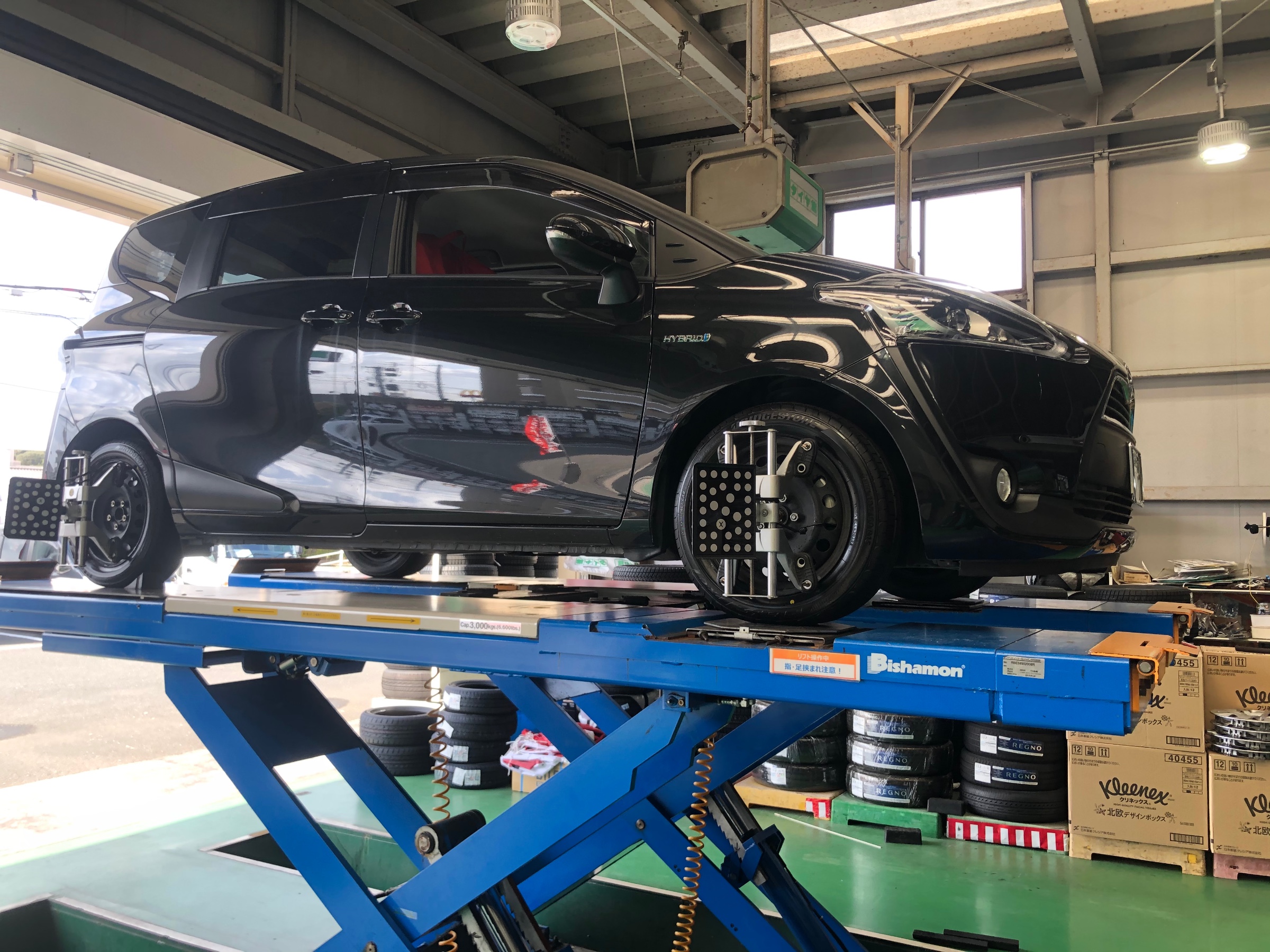 トヨタ シエンタ アライメント調整のご紹介です トヨタ シエンタ その他 タイヤ ホイール関連 4輪トータルアライメント調整 入荷 Cm 施工事例 タイヤ館 松崎 タイヤからはじまる トータルカーメンテナンス タイヤ館グループ