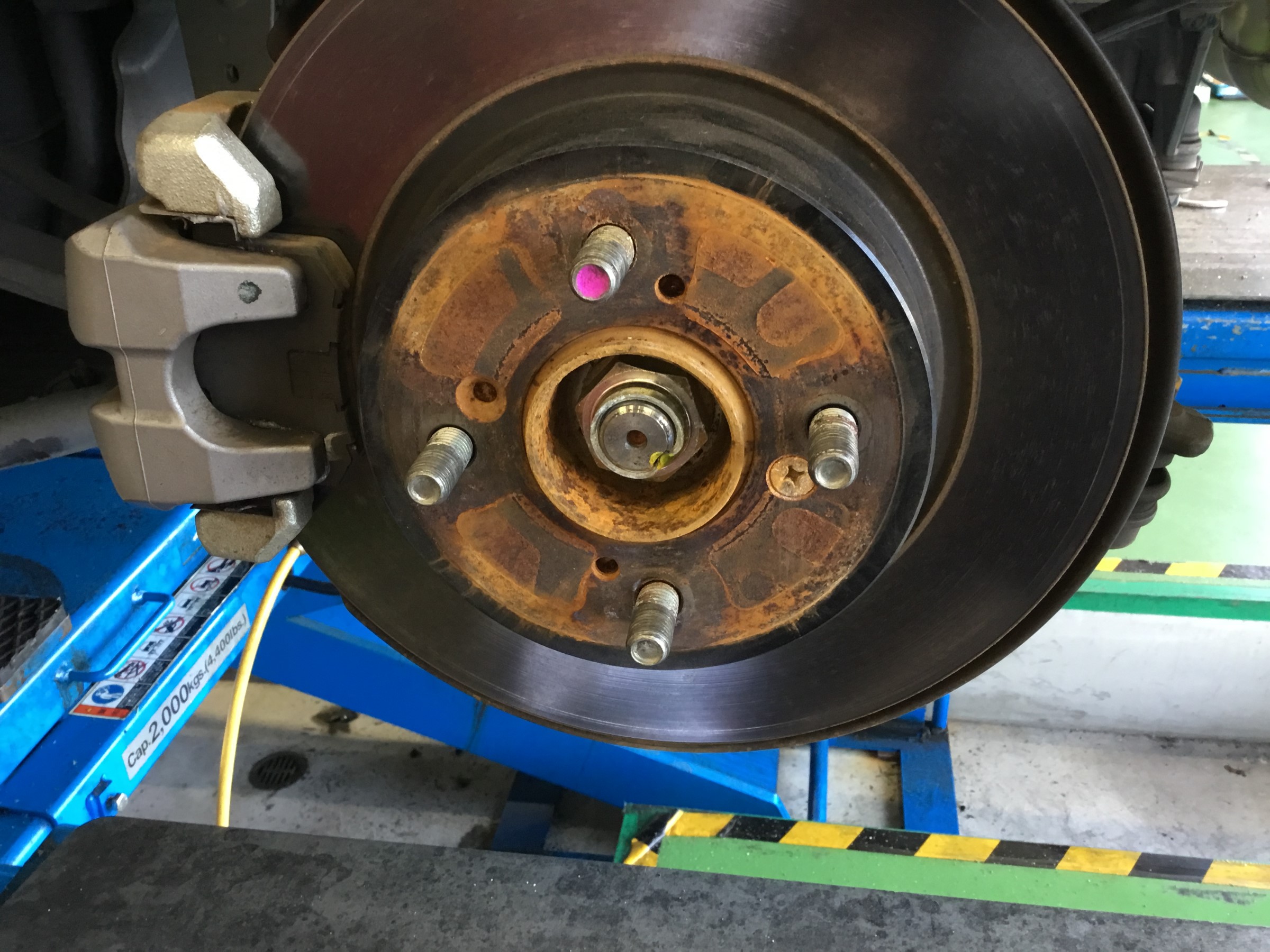 お車のハブ部の錆止め始めました サービス事例 タイヤ館 大垣 岐阜県のタイヤ カー用品ショップ タイヤからはじまる トータルカーメンテナンス タイヤ館グループ
