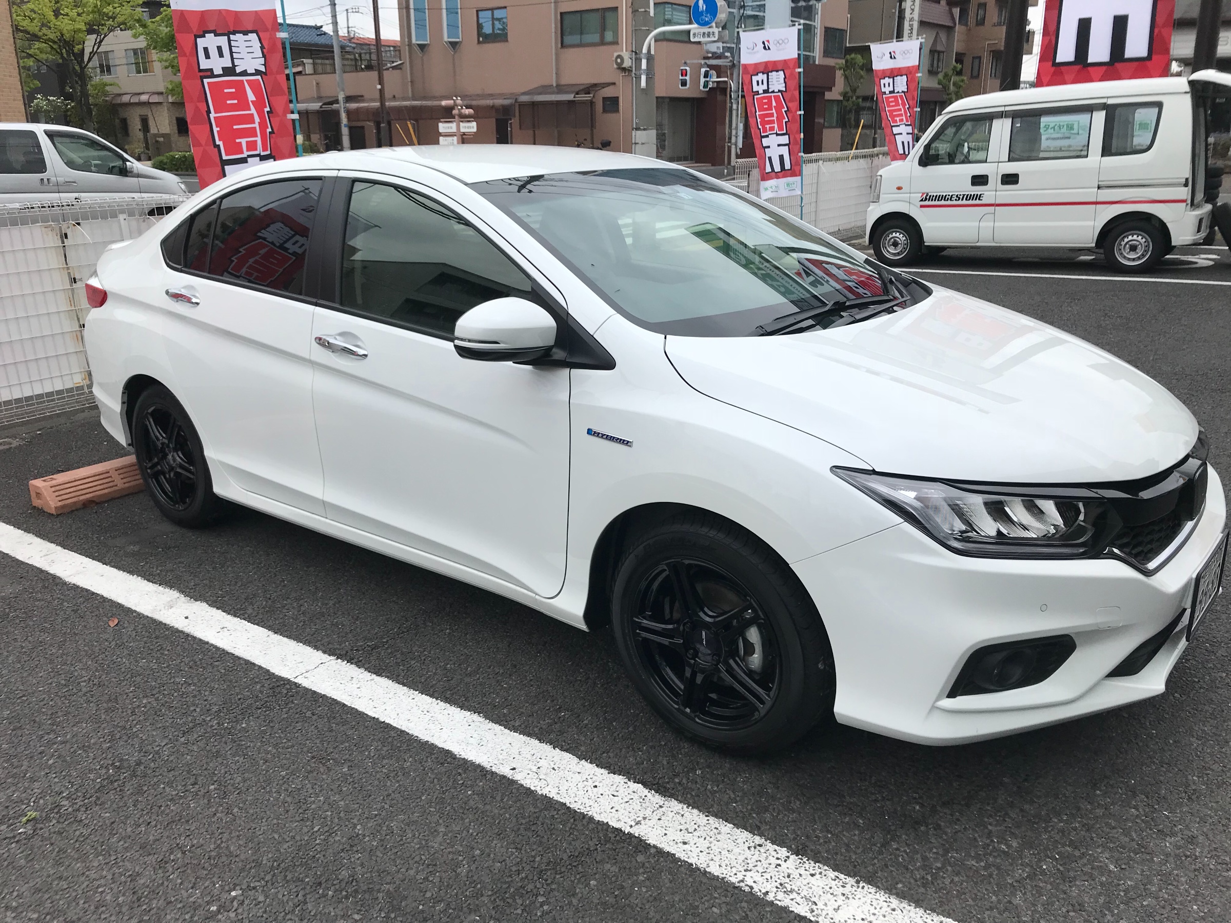 グレイスのお客様のホイール交換しました ホンダ グレイス ホイール サービス事例 タイヤ館 足立 東京都のタイヤ カー用品ショップ タイヤからはじまる トータルカーメンテナンス タイヤ館グループ