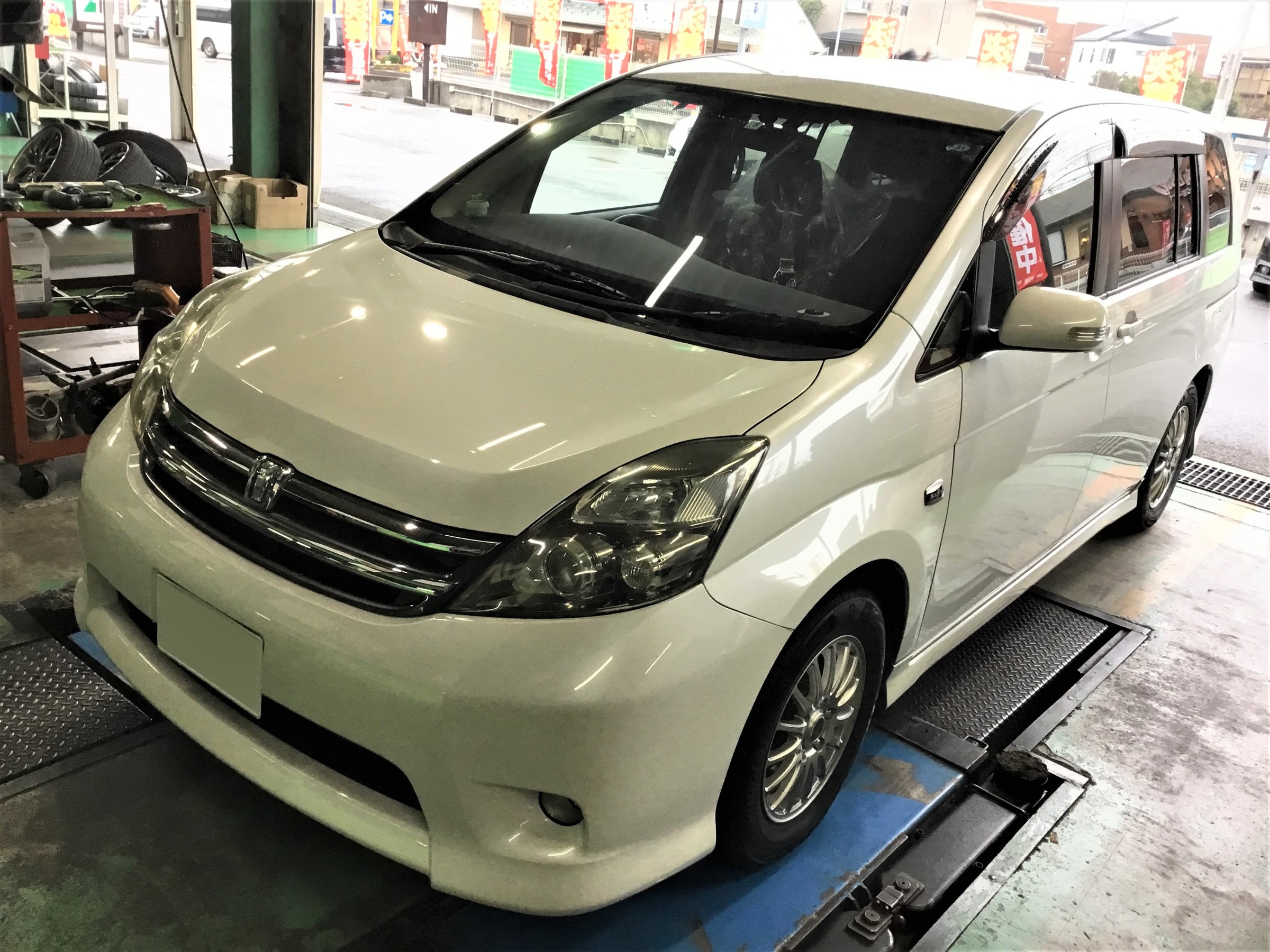 10型アイシス ドライブレコーダー取り付け トヨタ アイシス その他 パーツ取付 各種用品取付 技術サービスブログ タイヤ館 鎌ヶ谷 千葉県のタイヤ カー用品ショップ タイヤからはじまる トータルカーメンテナンス タイヤ館グループ