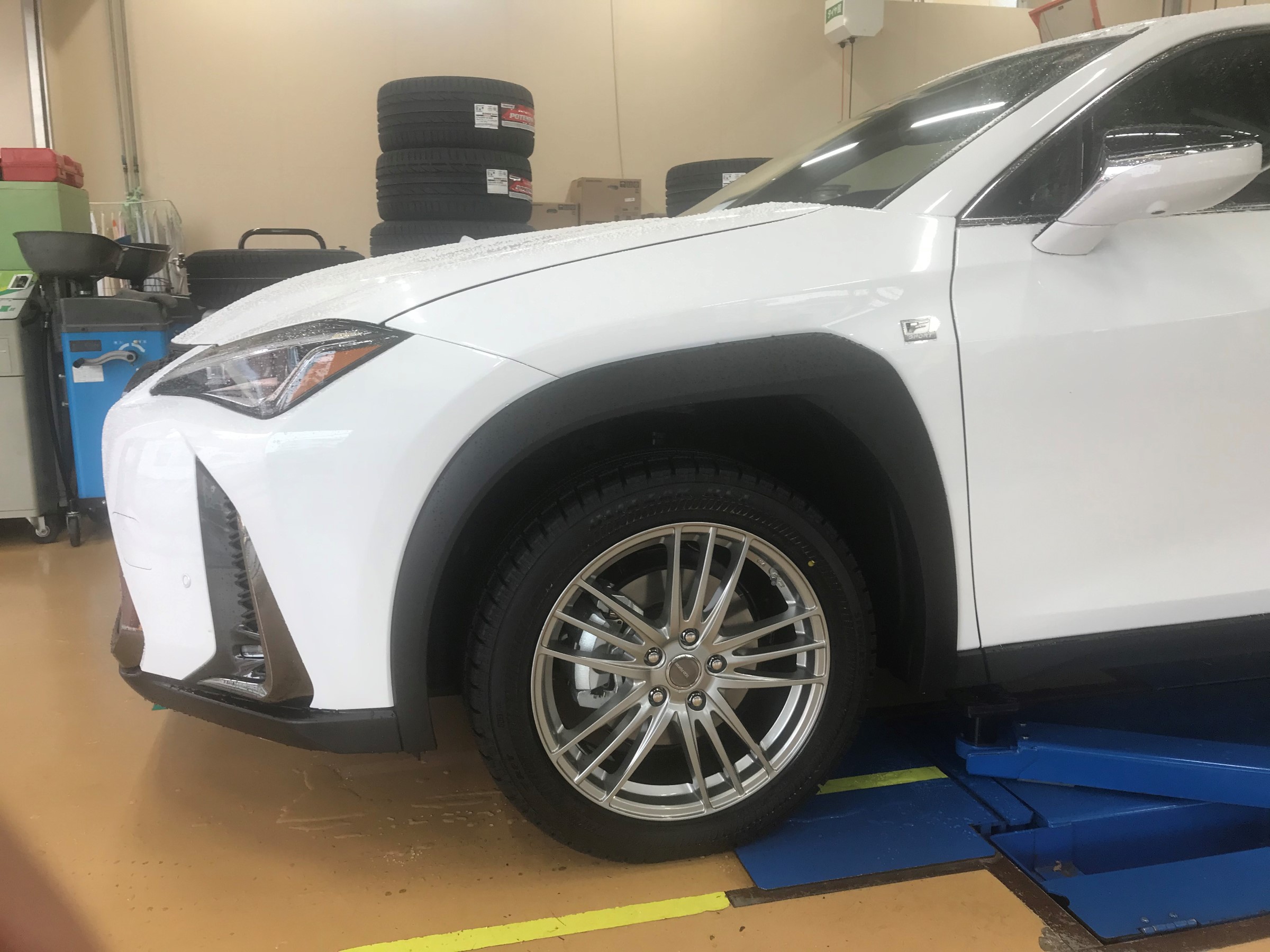 LEXUS UXにスタッドレスタイヤセット | レクサス UX タイヤ ラン