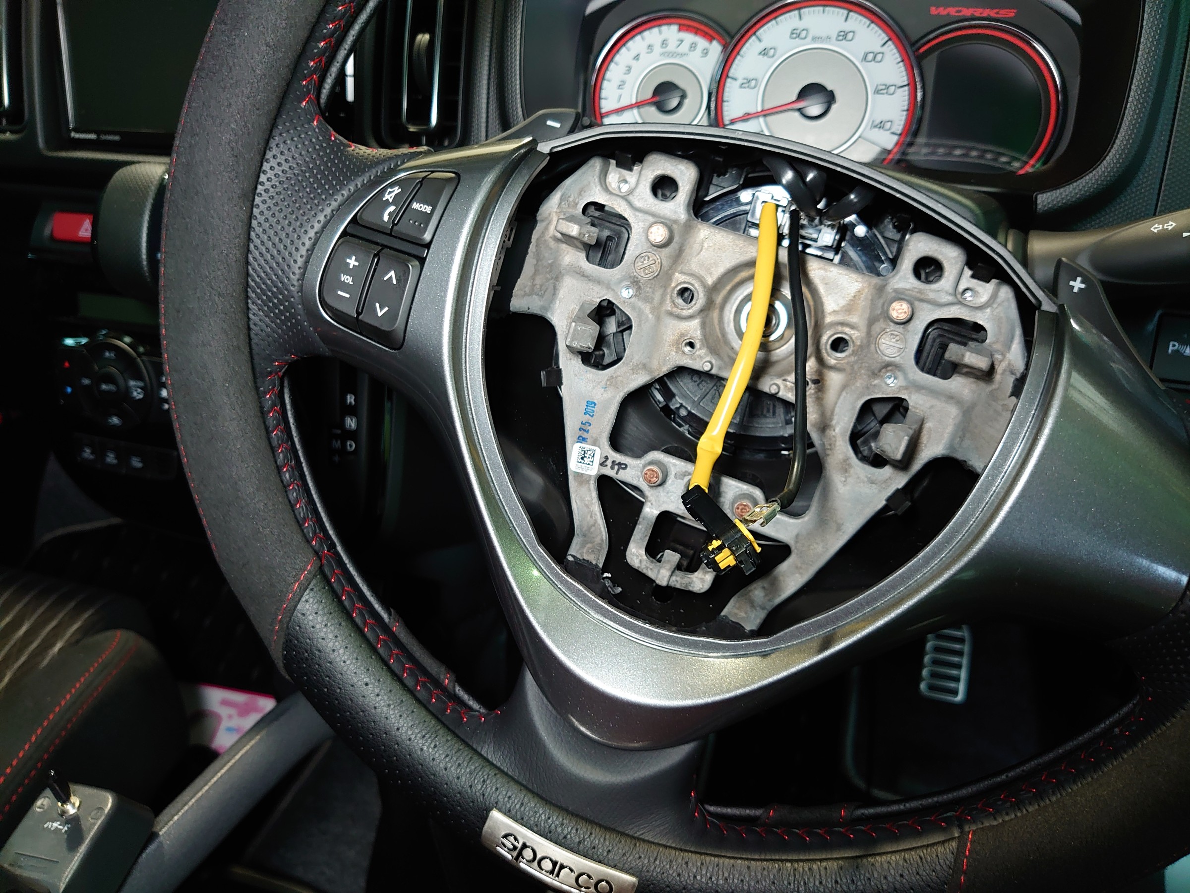 アルトワークス Ha36s の ハンドル等を交換しました スズキ アルトワークス4wd その他 パーツ取付 各種用品取付 技術サービス施工事例 タイヤ館 福岡東 タイヤからはじまる トータルカーメンテナンス タイヤ館グループ