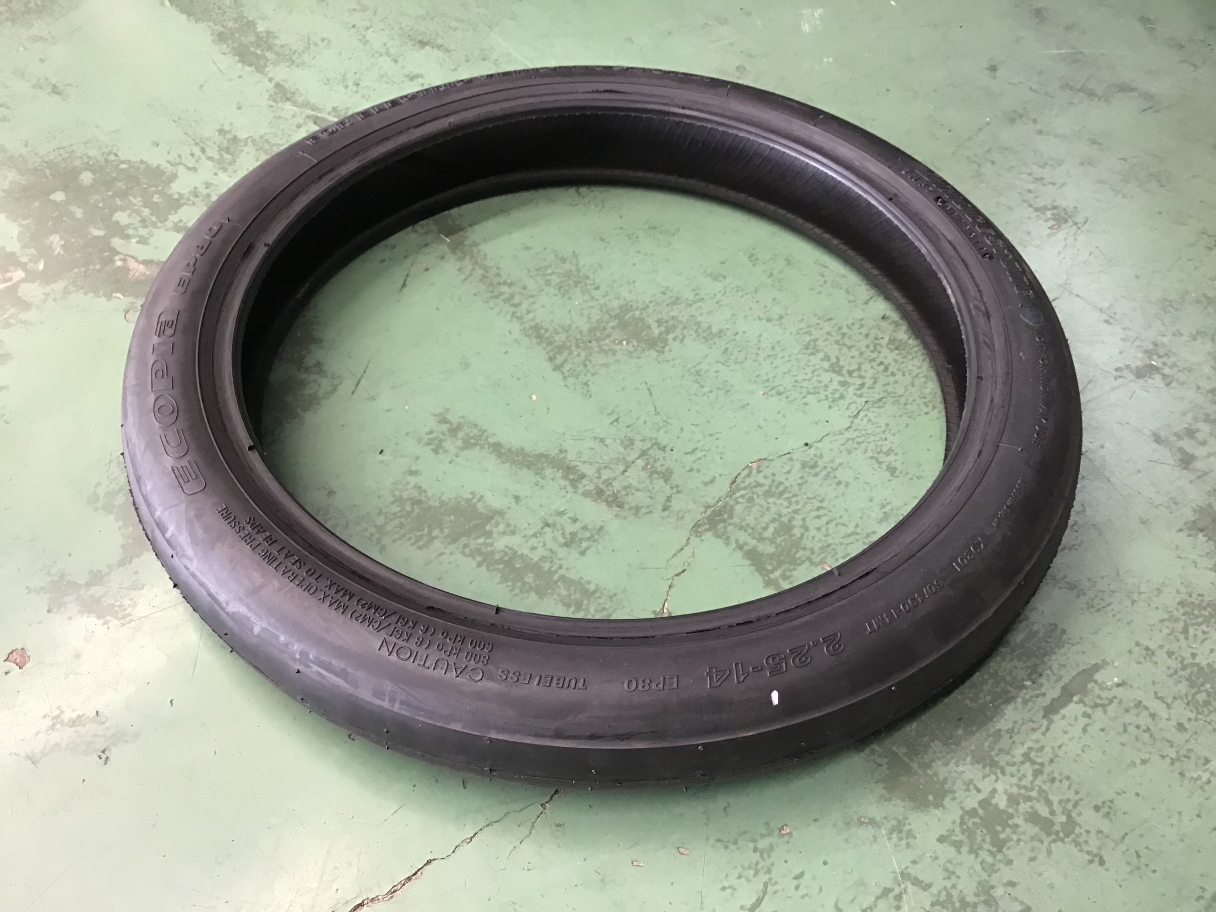 珍しいタイヤが入荷しました... | タイヤ タイヤ・ホイール関連