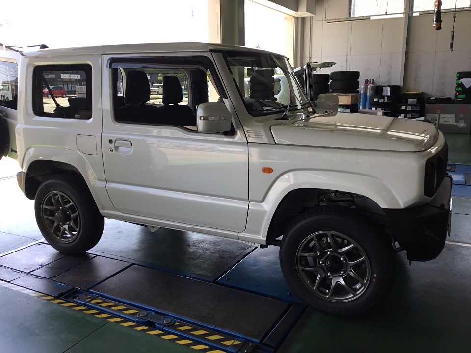 新型ジムニー 前後ドラレコ9インチナビ取付け スズキ ジムニー 作業紹介 タイヤ館 金沢西 石川県 福井県のタイヤ カー用品ショップ タイヤからはじまる トータルカーメンテナンス タイヤ館グループ