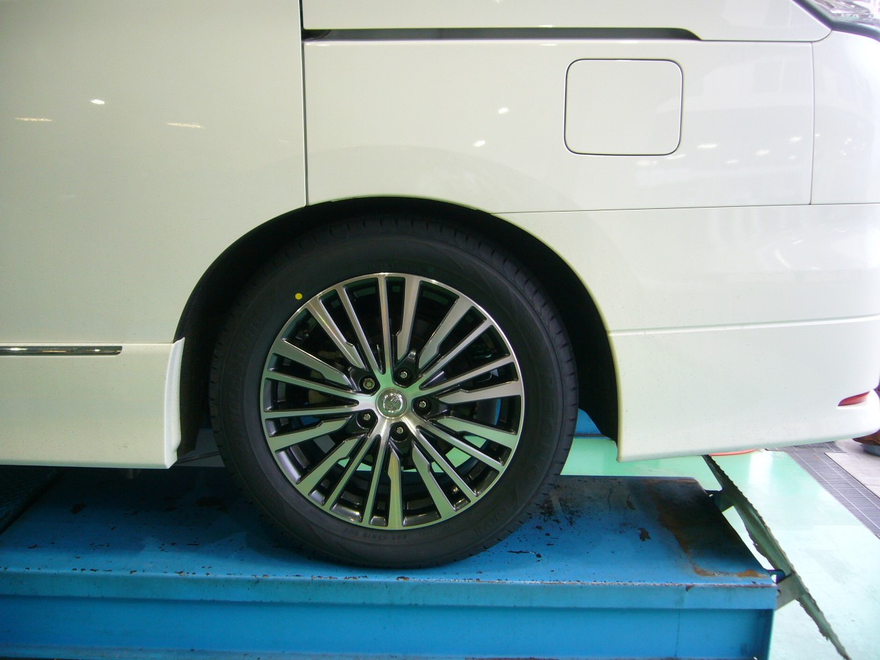 日産エルグランド TEIN FLEX-A & EDFC 取り付け | 店舗おススメ 日産エルグランド TEIN FLEX-A & EDFC 取り付け | 店舗おススメ