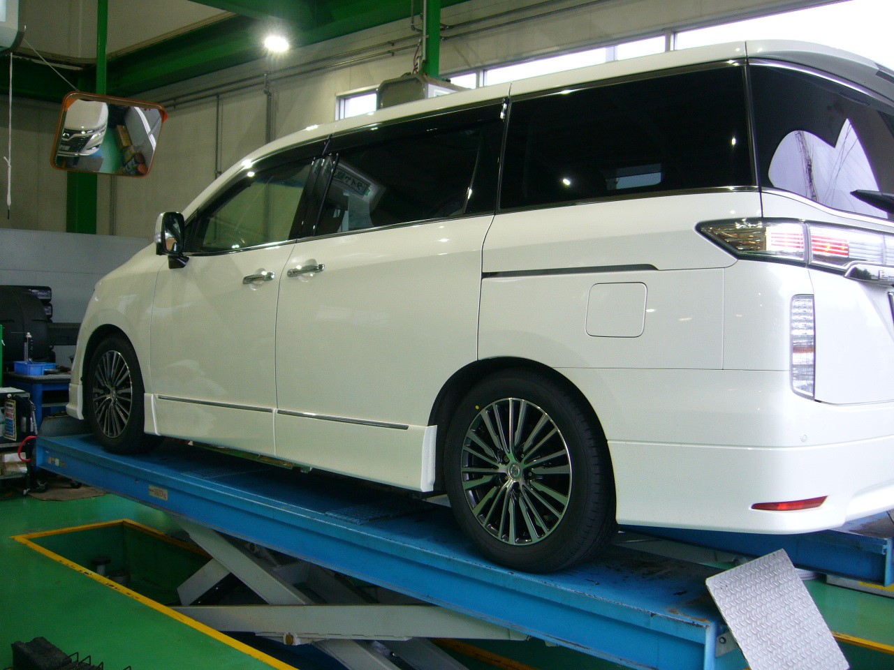 日産エルグランド TEIN FLEX-A & EDFC 取り付け | 店舗おススメ