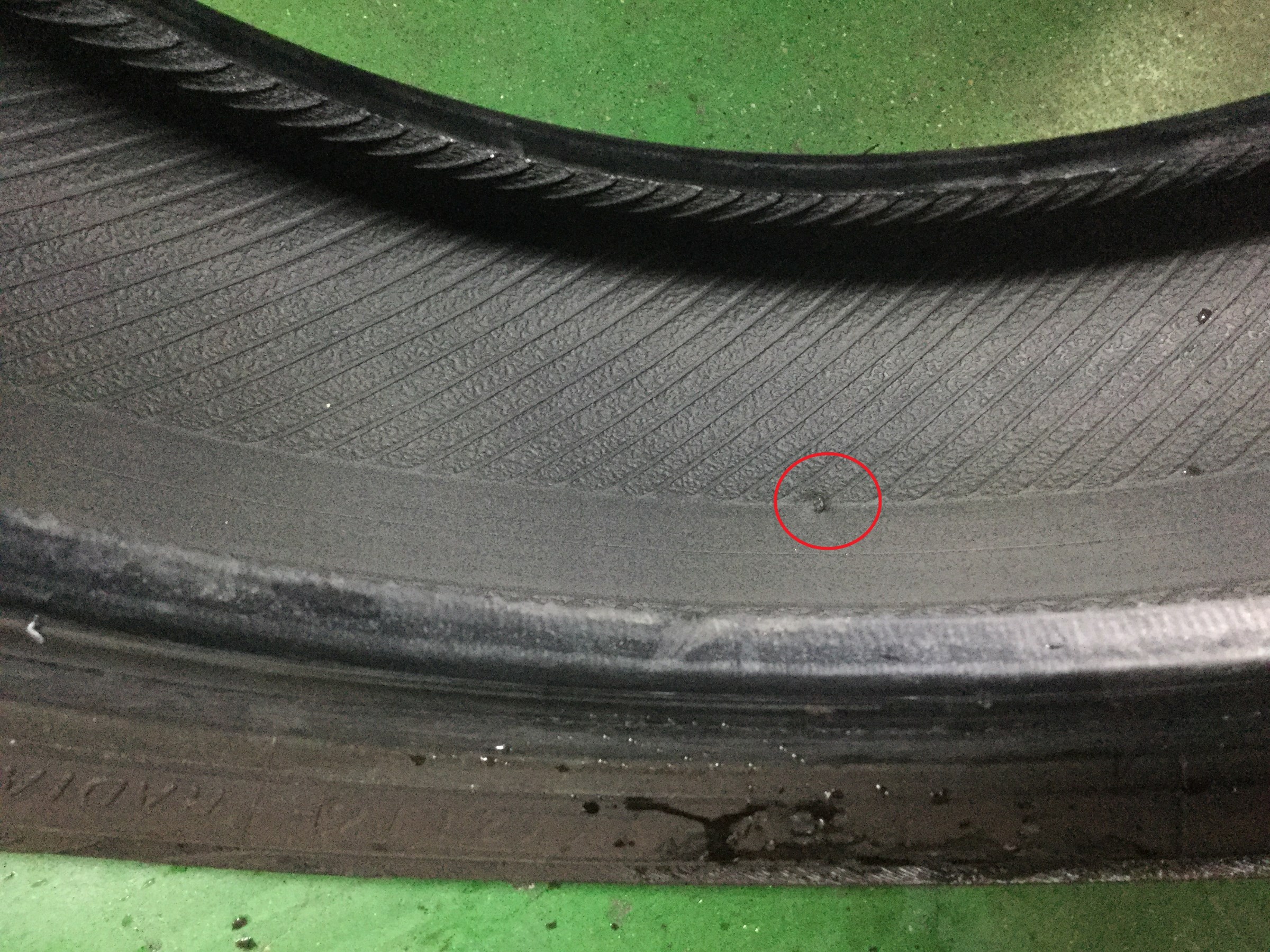 パンク修理 サービス事例 タイヤ館 宇都宮北 タイヤからはじまる トータルカーメンテナンス タイヤ館グループ