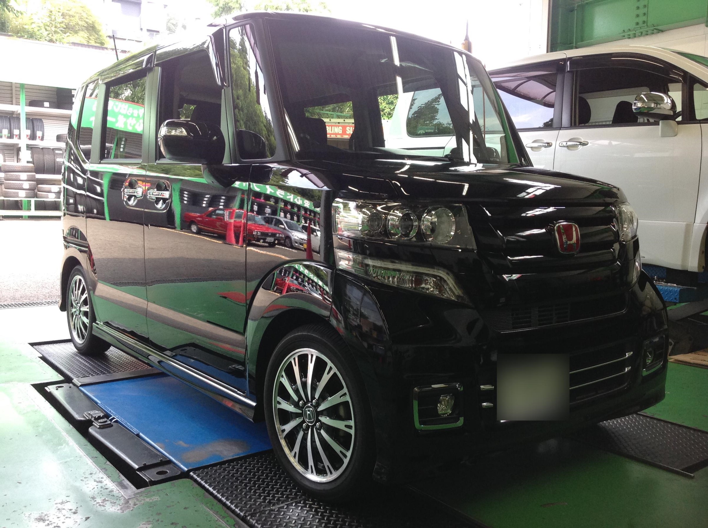 N Boxカスタムのインチアップ ホンダ N Boxカスタム サービス事例 タイヤ館 成瀬 タイヤからはじまる トータルカーメンテナンス タイヤ館グループ