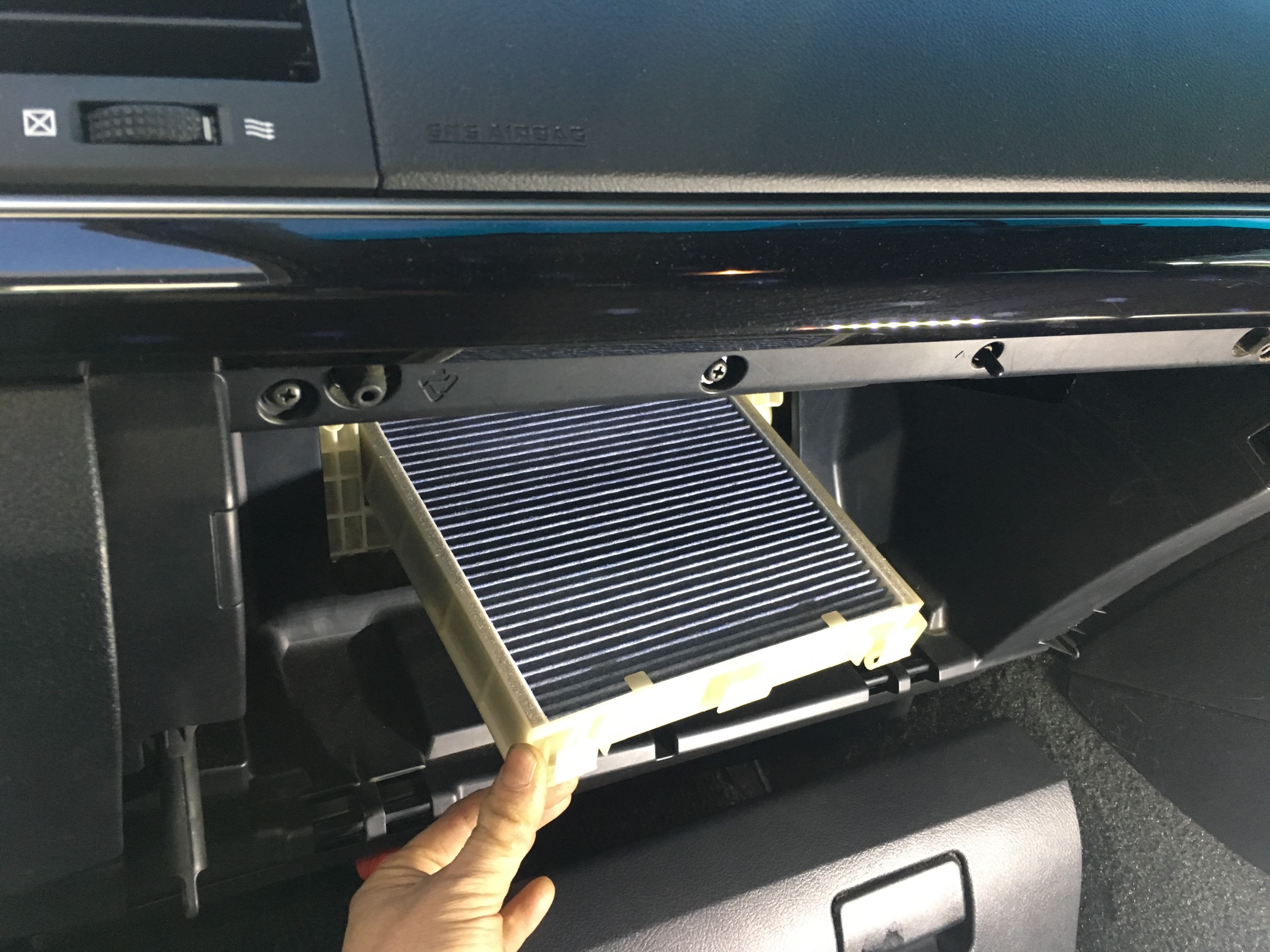 ☆ トヨタ マークX エアコンフィルター交換 店舗おススメ情報 タイヤ館 生桑