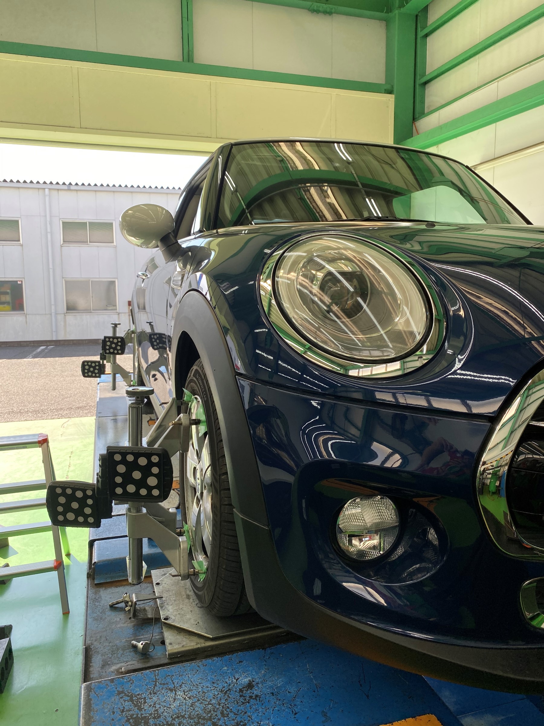輸入車のアライメントもお任せください ミニ クーパー タイヤ タイヤ ホイール関連 4輪トータルアライメント調整 サービス事例 タイヤ館 栗東 京都府 滋賀県のタイヤからはじまる トータルカーメンテナンス タイヤ館グループ