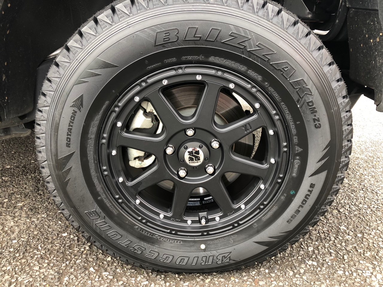 XTREME-J17インチ265/70/R17 ジープ PCD127スタッドレス XTREME-J 265/70/R17スタッドレスタイヤJeepラングラー