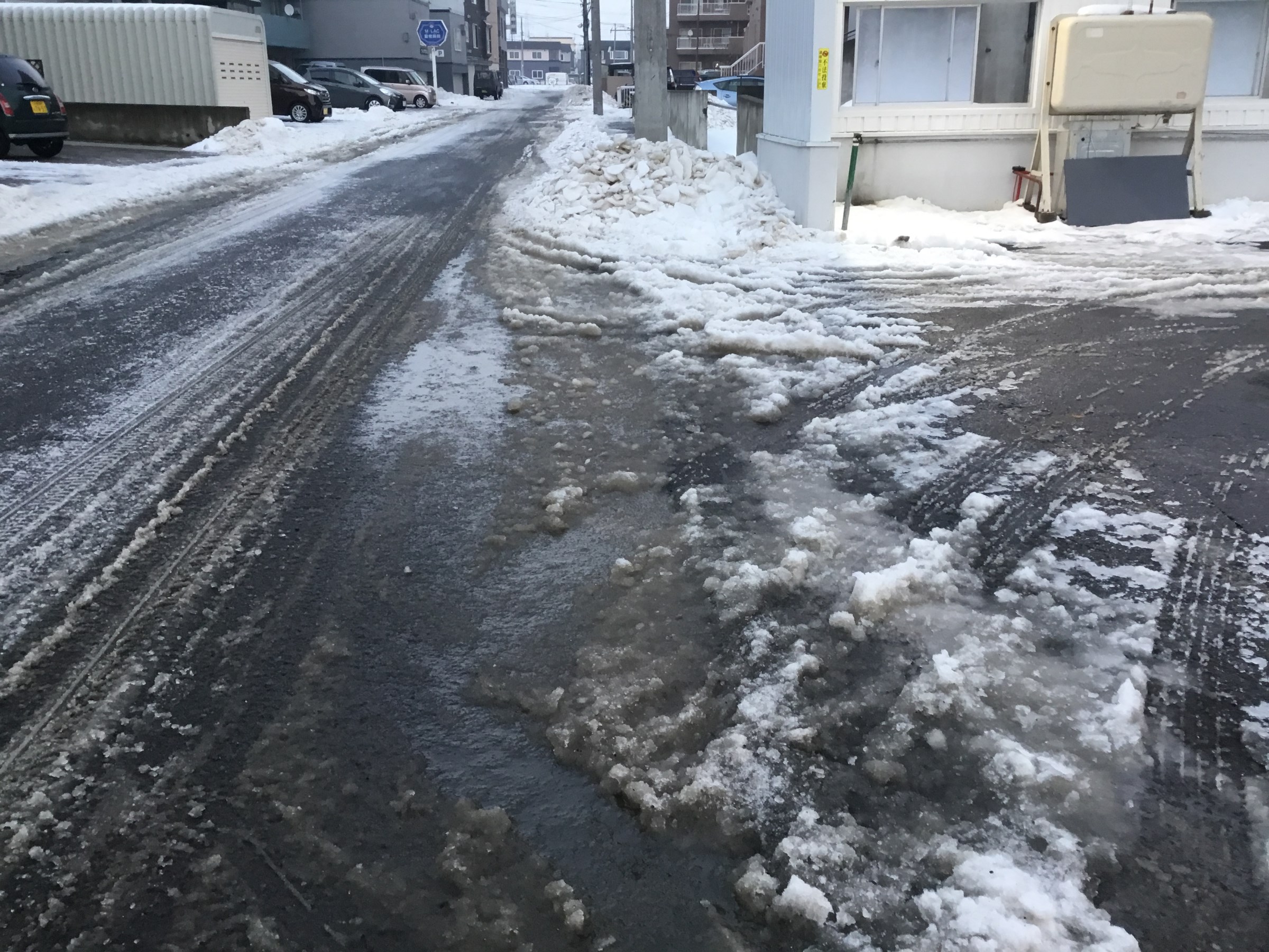 泥はね運転に注意 スタッフ日記 タイヤ館 新発寒 タイヤからはじまる トータルカーメンテナンス タイヤ館グループ