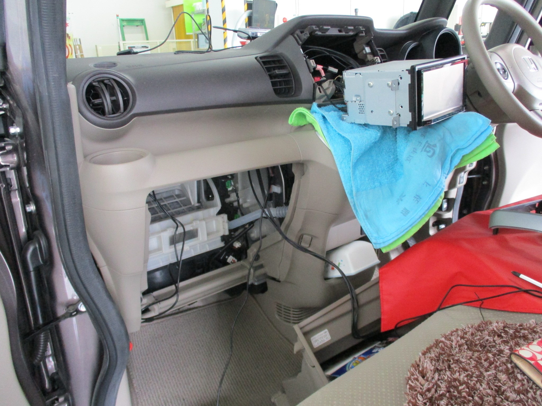 ホンダ Jg1 N Box ドライブレコーダー取付作業のご紹介です ホンダ N Box Av ナビ機器 その他 無料安全点検 サービス事例 タイヤ館 豊橋向山 タイヤからはじまる トータルカーメンテナンス タイヤ館グループ