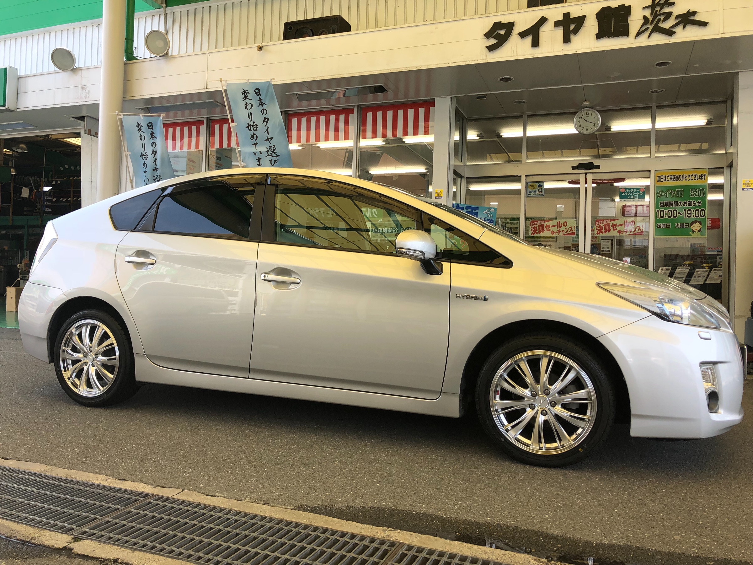 プリウス×ホイールセット | スタッフ日記 | タイヤ館 茨木 | 大阪府