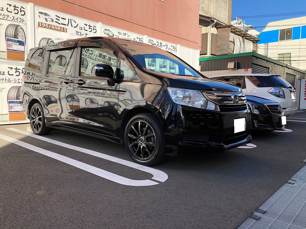 ステップワゴンをタイヤ交換ついでにインチアップ ホンダ ステップワゴン ホイール サービス事例 タイヤ館 西横浜 タイヤからはじまる トータルカーメンテナンス タイヤ館グループ