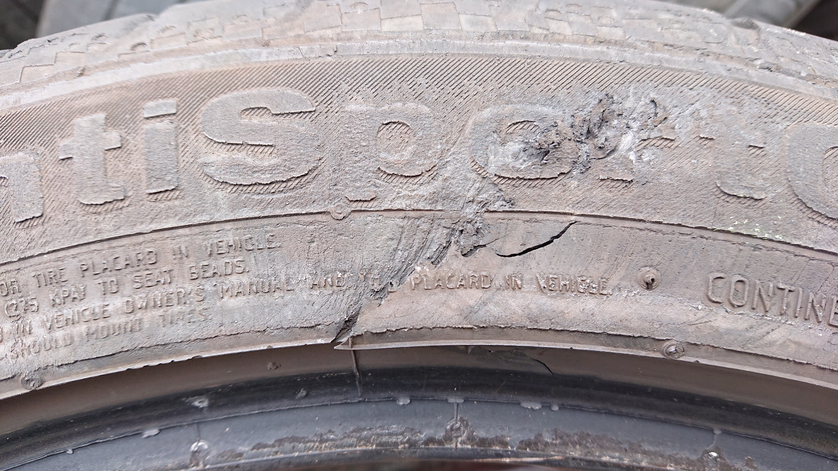 プジョー ３０８ｓｗ タイヤ交換 アライメント調整 プジョー 308 タイヤ タイヤ ホイール関連 ４輪トータルアライメント調整 サービス事例 タイヤ館 西船橋 千葉県のタイヤ カー用品ショップ タイヤからはじまる トータルカーメンテナンス タイヤ館グループ