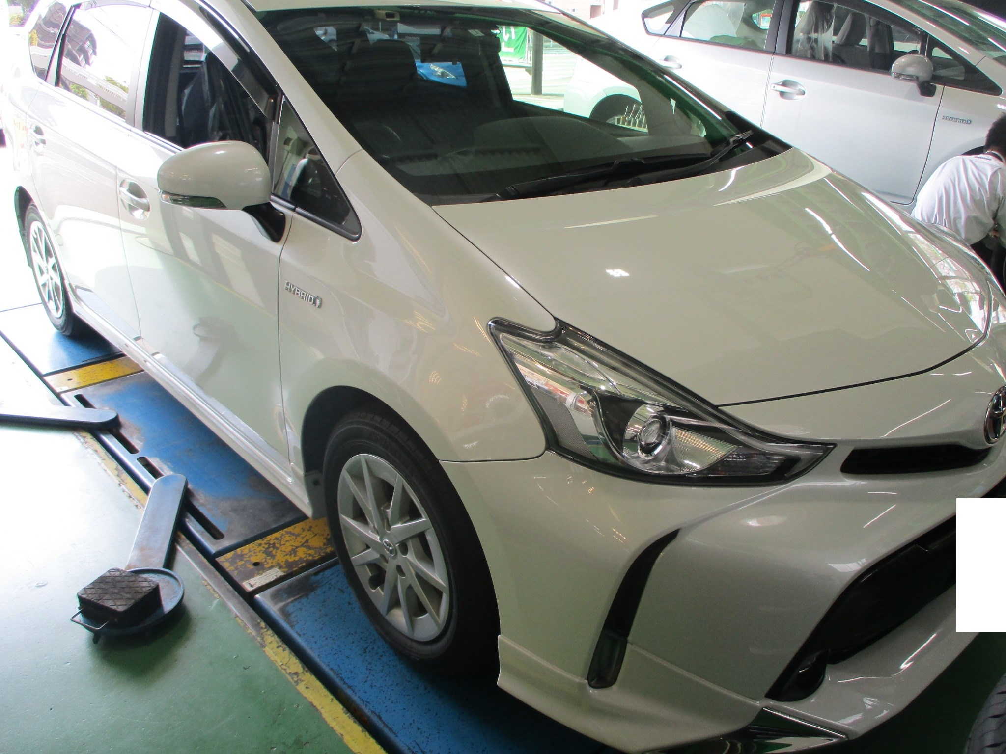 プリウスaにアルミホイール装着 トヨタ プリウスa サービス事例 タイヤ館 磯子 神奈川県のタイヤ カー用品ショップ タイヤからはじまる トータルカーメンテナンス タイヤ館グループ