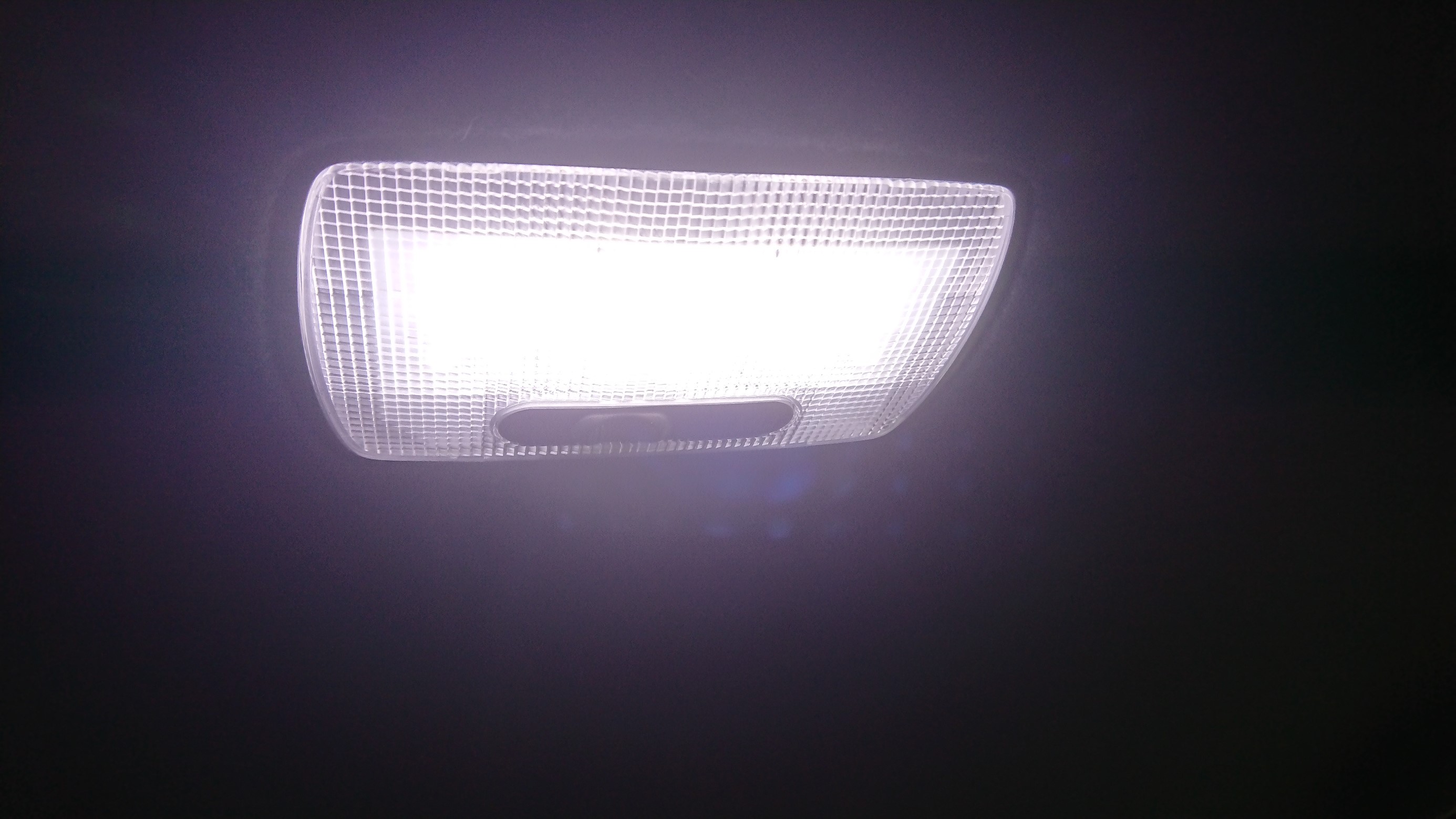 ホンダ Fit Gp5 ルームランプ交換を行いました その2 ホンダ フィット その他 パーツ取付 Led Hidキット類取付 サービス事例 タイヤ館 土浦北インター 茨城県のタイヤ カー用品ショップ タイヤからはじまる トータルカーメンテナンス タイヤ館グループ