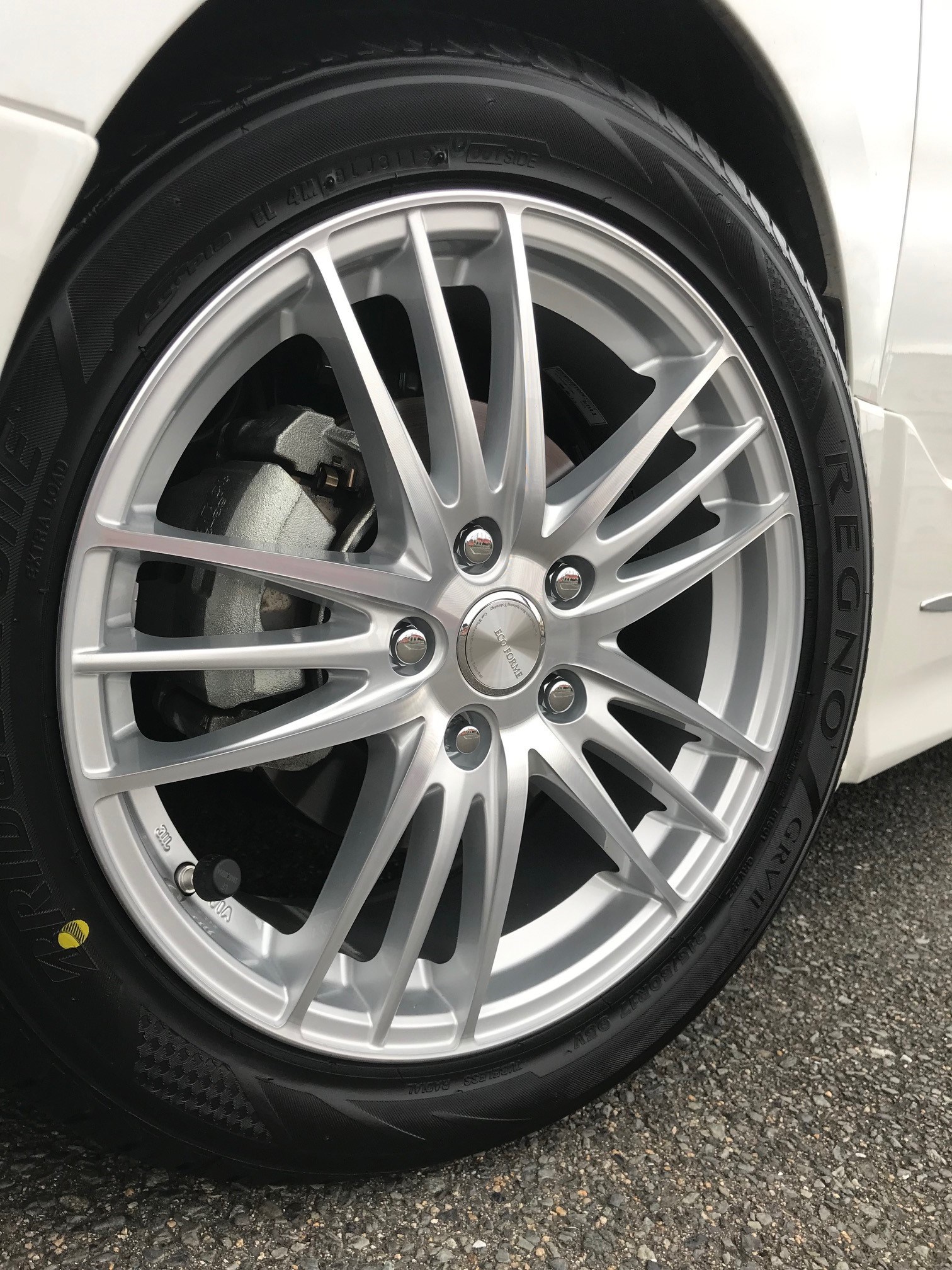 トヨタ ノア80系 タイヤホイール交換 | トヨタ ノア タイヤ タイヤ
