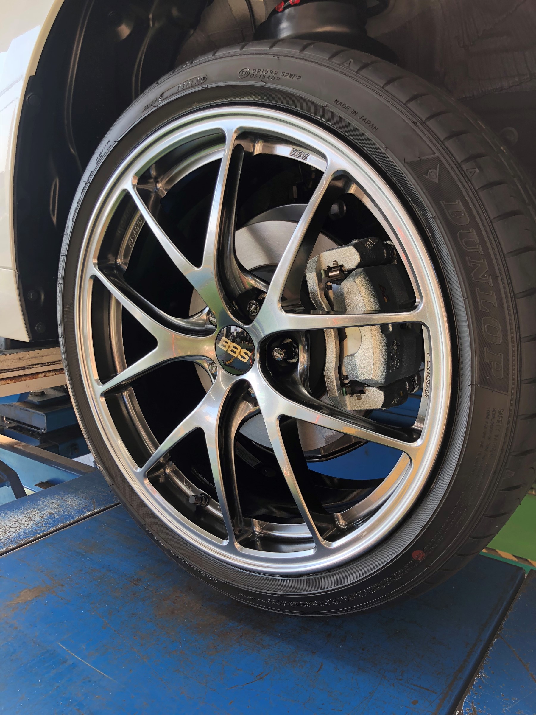 カローラスポーツ Nre210h s Ri A取り付け トヨタ カローラ ホイール タイヤ ホイール関連 タイヤ ホイール交換 スタッフ日記 タイヤ館 土山 タイヤからはじまる トータルカーメンテナンス タイヤ館グループ