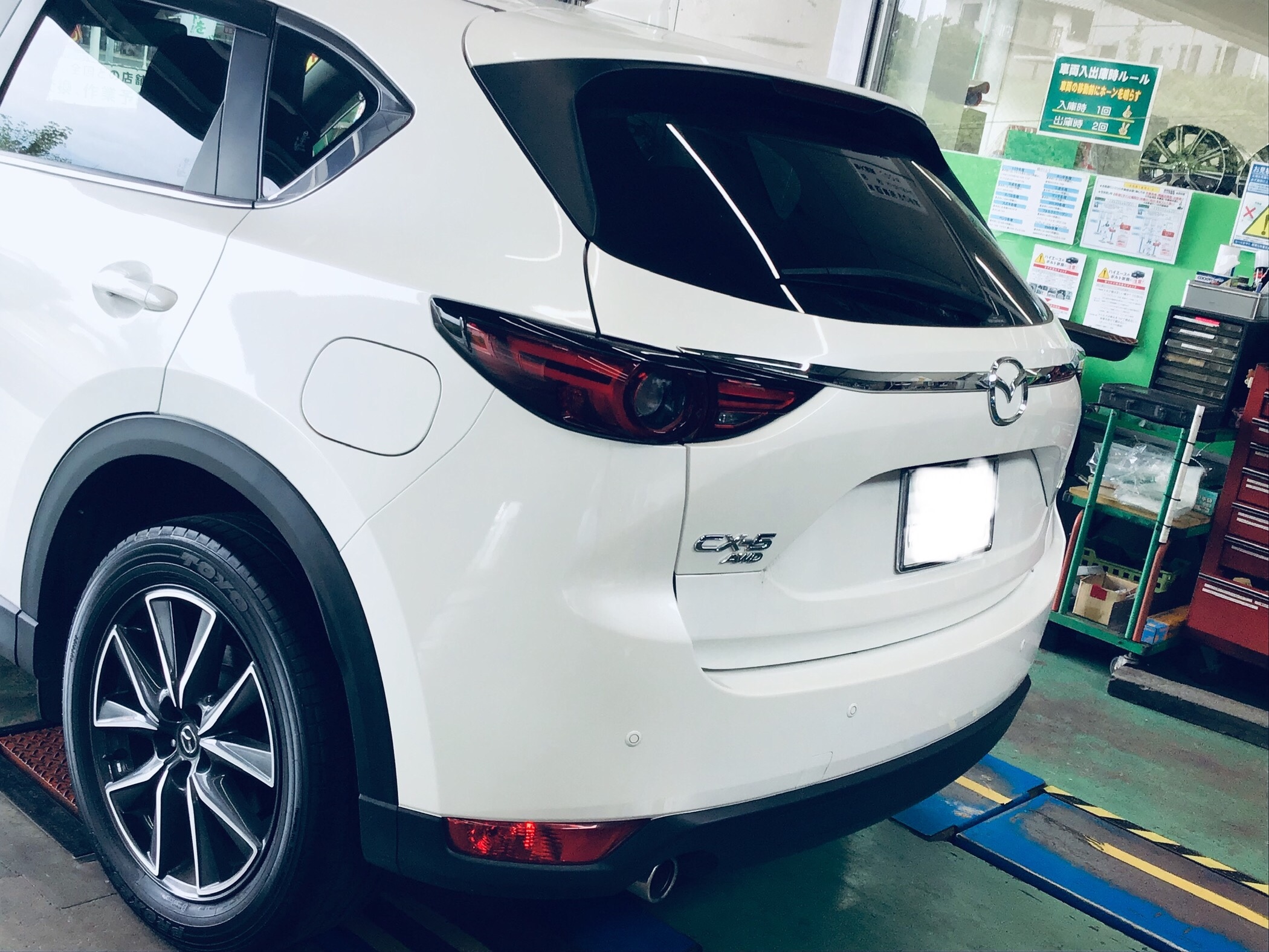 Mazda Cx 5 ディーゼル オイル交換 マツダ Cx 5 メンテナンス商品 オイル関連 エンジンオイル交換 サービス事例 タイヤ館 ２９４谷和原ｲﾝﾀｰ 茨城県のタイヤ カー用品ショップ タイヤからはじまる トータルカーメンテナンス タイヤ館グループ