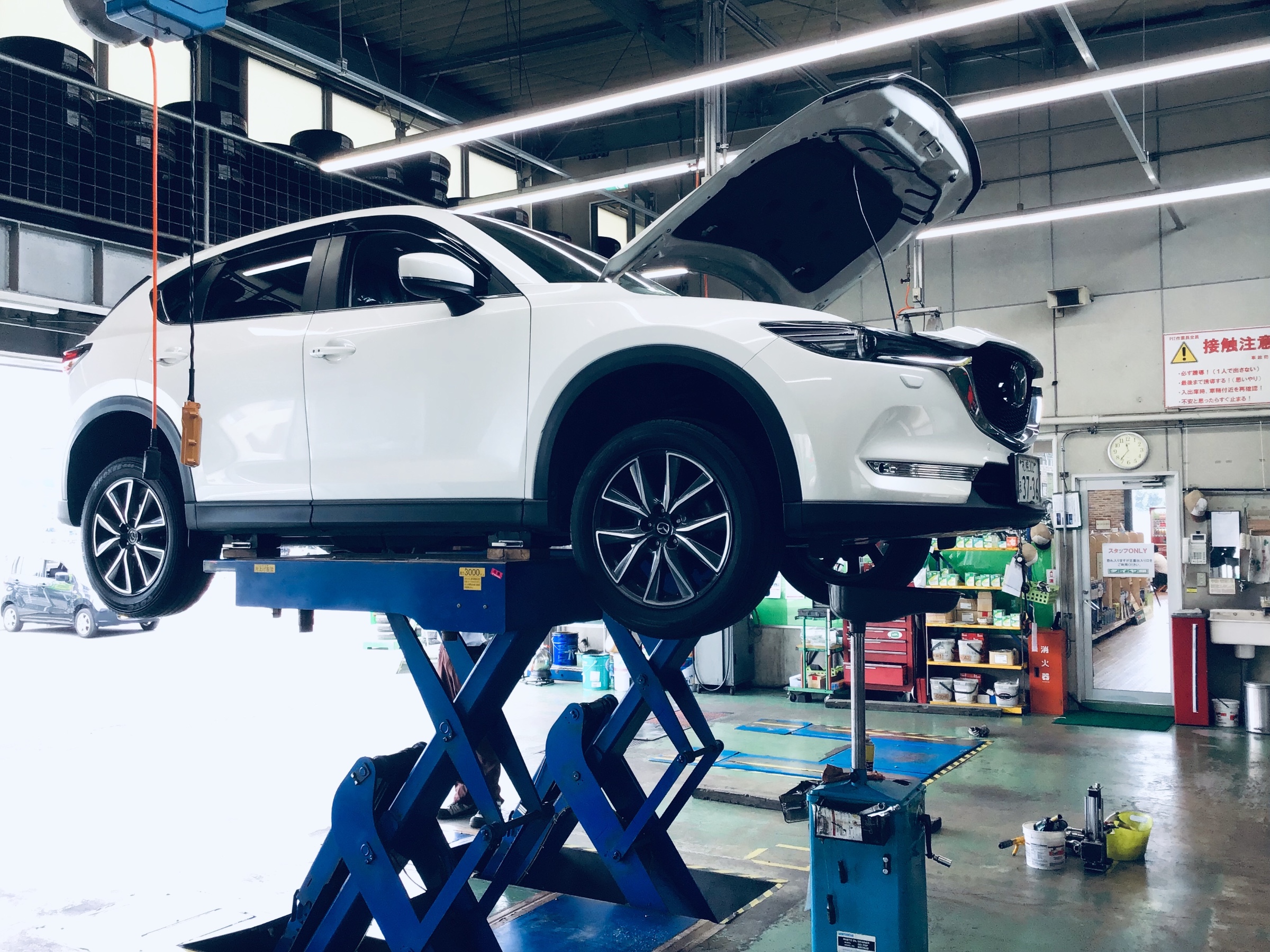 Mazda Cx 5 ディーゼル オイル交換 マツダ Cx 5 メンテナンス商品 オイル関連 エンジンオイル交換 サービス事例 タイヤ館 ２９４谷和原ｲﾝﾀｰ 茨城県のタイヤ カー用品ショップ タイヤからはじまる トータルカーメンテナンス タイヤ館グループ