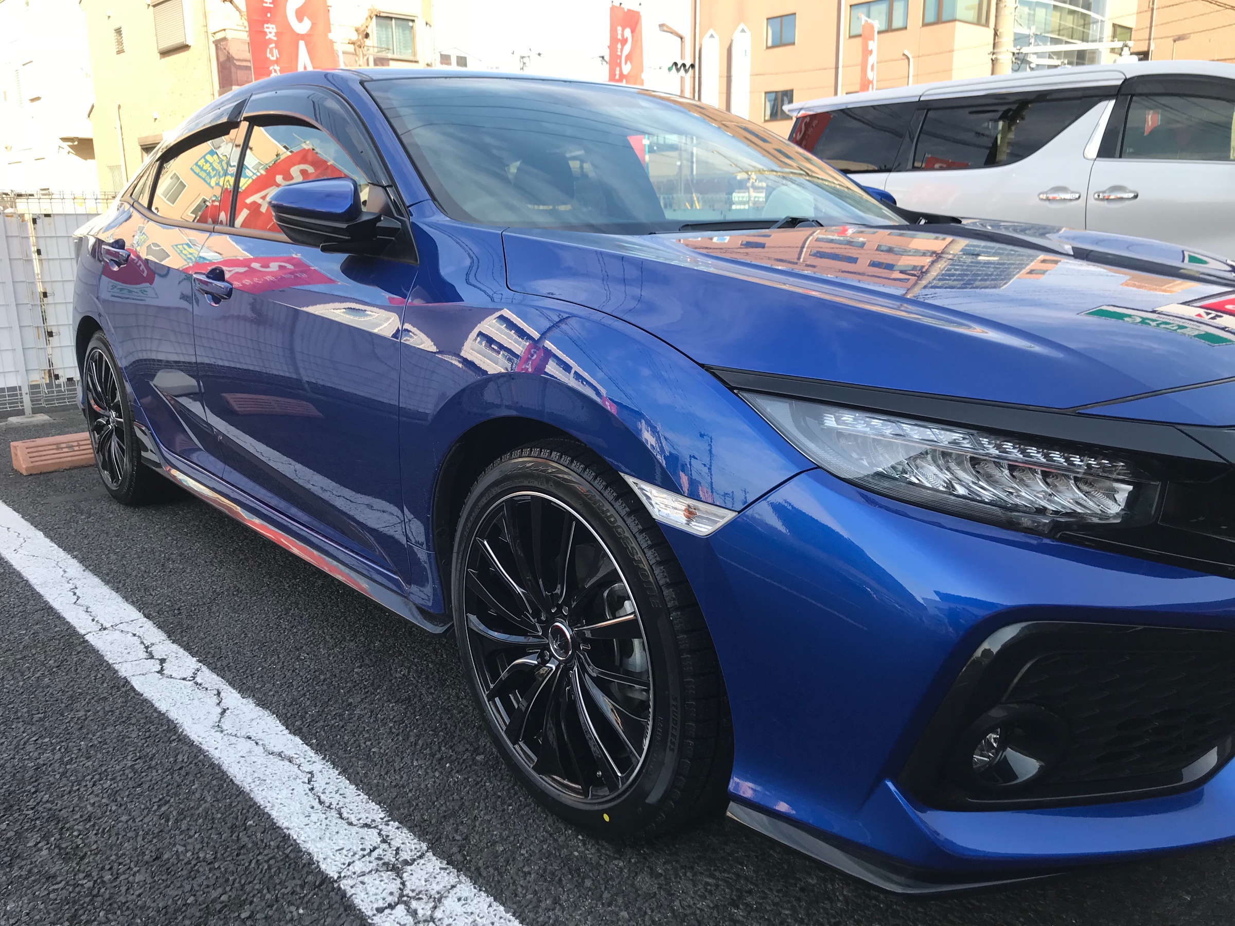 シビックハッチバックの新セット取り付けです ホンダ シビック タイヤ タイヤ ホイール関連 タイヤ ホイール交換 サービス事例 タイヤ館 足立 東京都のタイヤ カー用品ショップ タイヤからはじまる トータルカーメンテナンス タイヤ館グループ