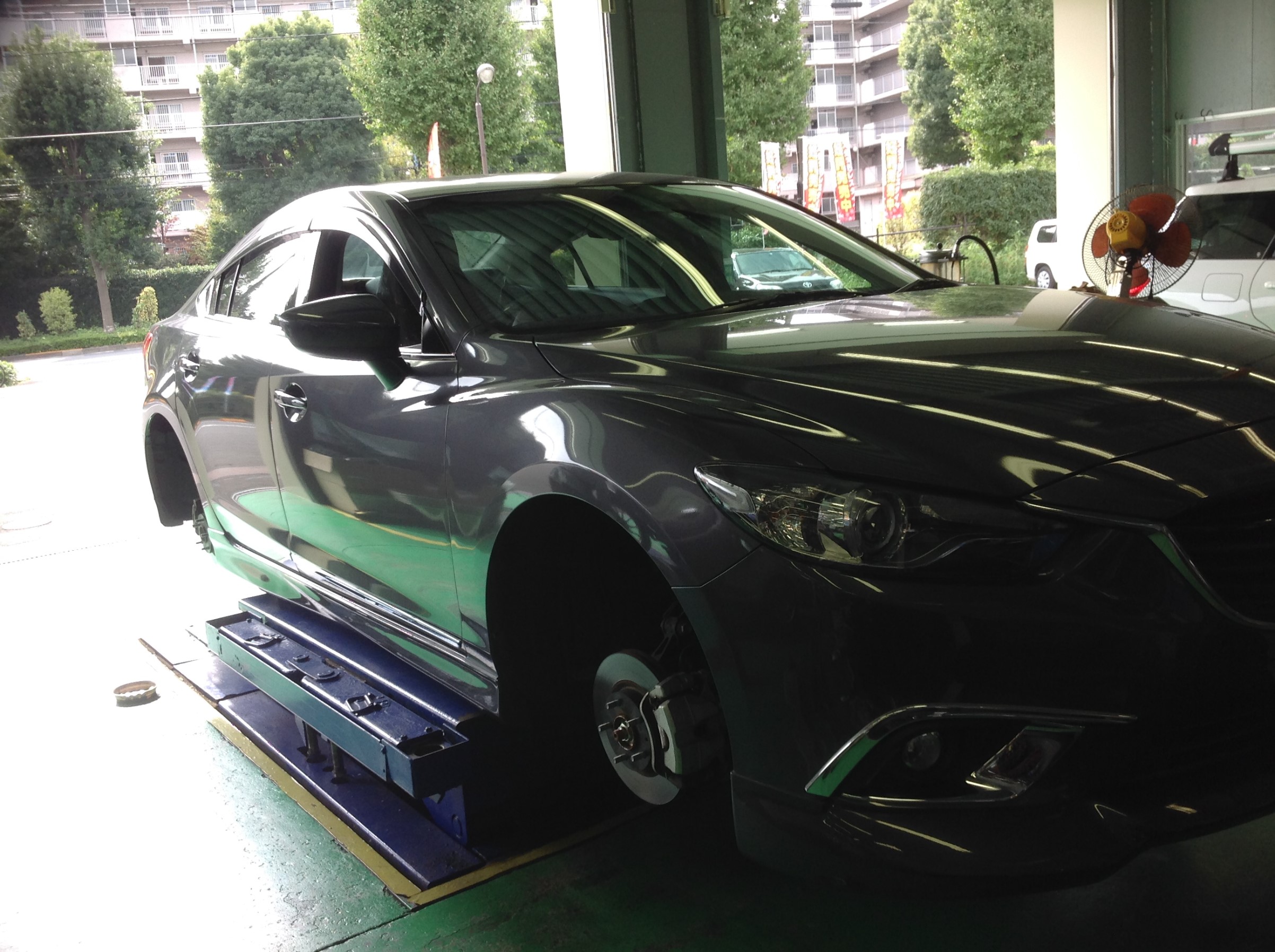 アテンザ タイヤ交換+ＴＰＭＳ（タイヤ空気圧センサー）装着 | マツダ