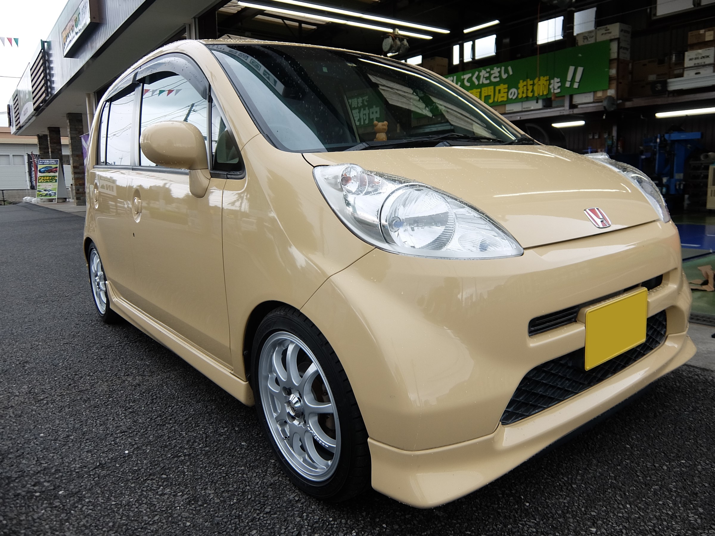 ホンダ ライフ Jb5 スパークプラグ交換 ホンダ ライフ メンテナンス商品 その他 車検 サービス事例 タイヤ館 うしく上柏田 茨城県のタイヤ カー用品ショップ タイヤからはじまる トータルカーメンテナンス タイヤ館グループ