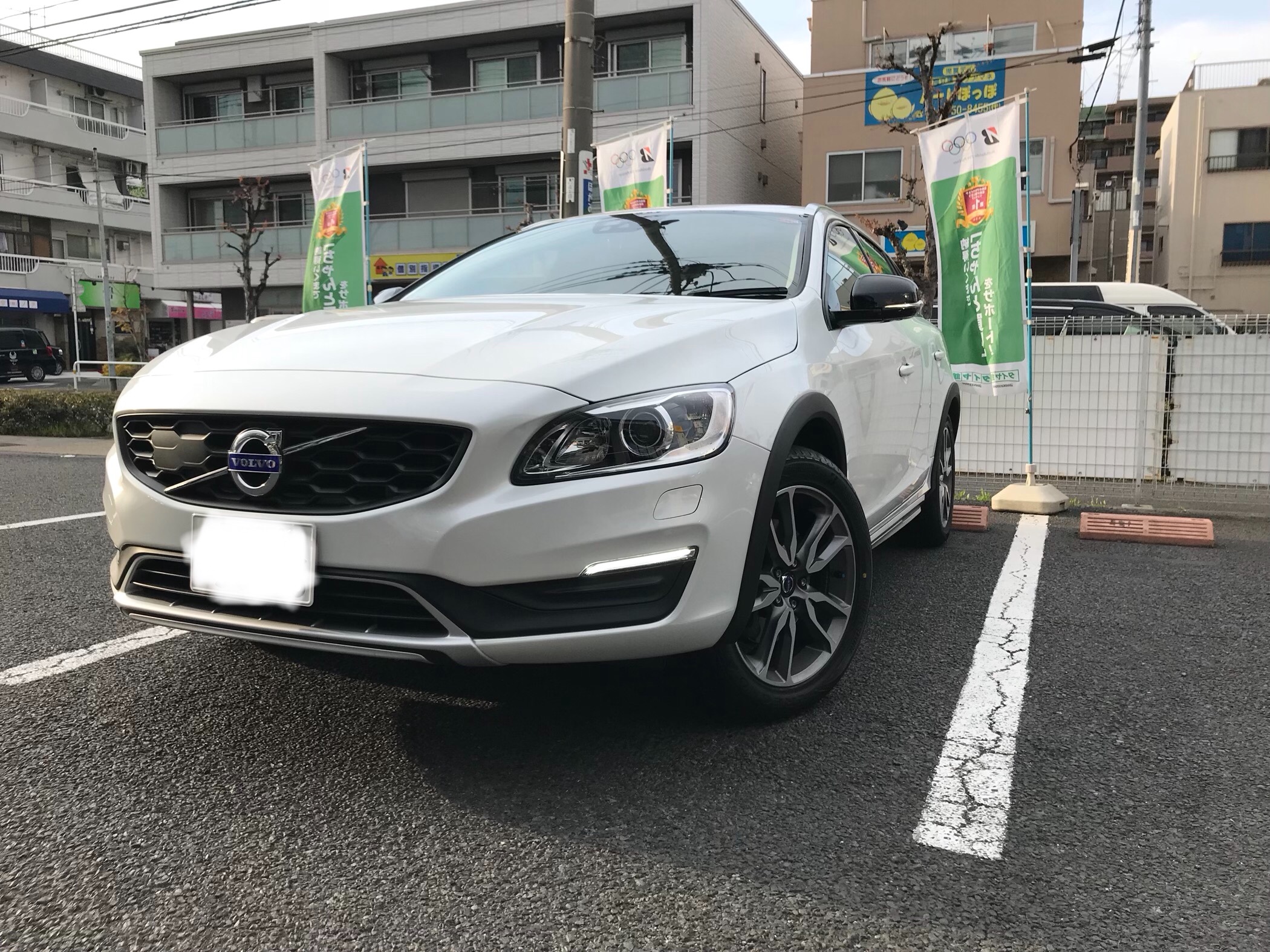 ボルボのお客様のタイヤ交換しました ボルボ サービス事例 タイヤ館 足立 東京都のタイヤ カー用品ショップ タイヤからはじまる トータルカーメンテナンス タイヤ館グループ