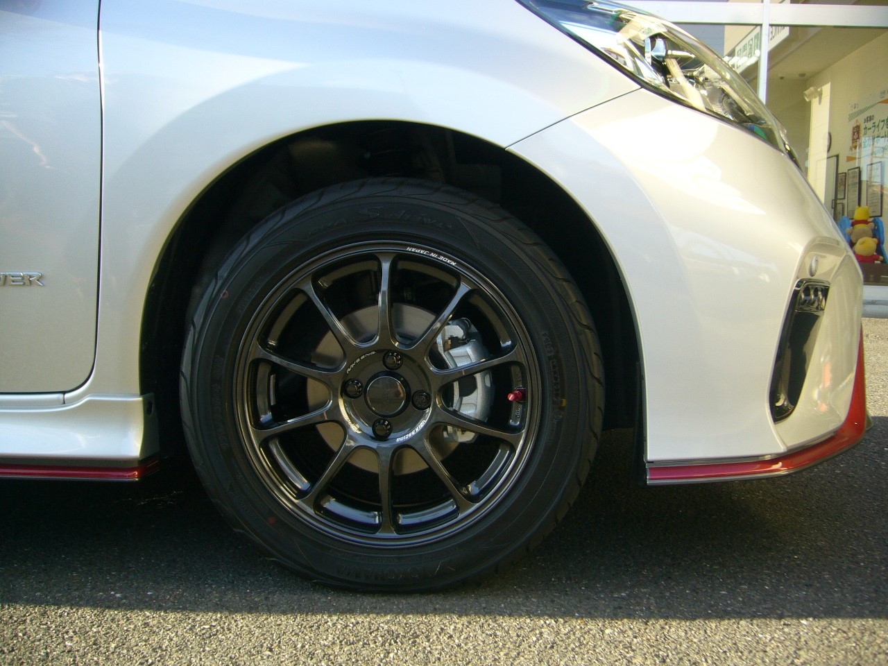 日産 ノート ボルクレーシング ZE40 取付け | 店舗おススメ情報