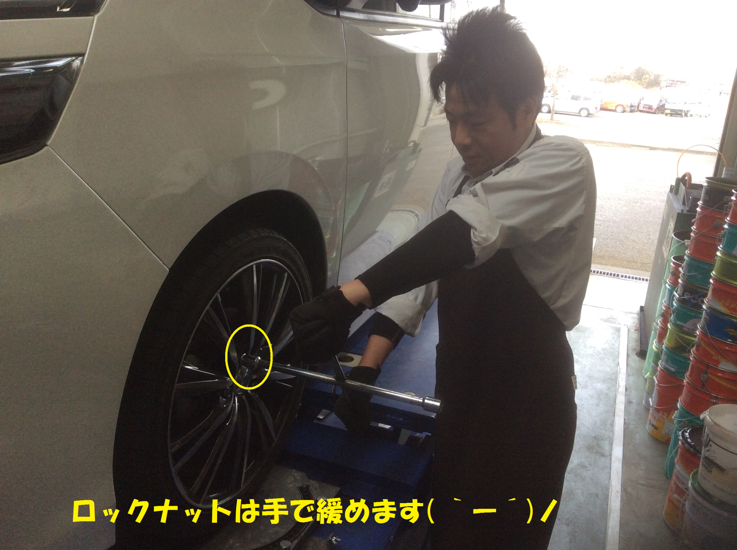 トヨタ：VOXY 80系 タイヤ交換作業です！ | トヨタ ヴォクシー タイヤ
