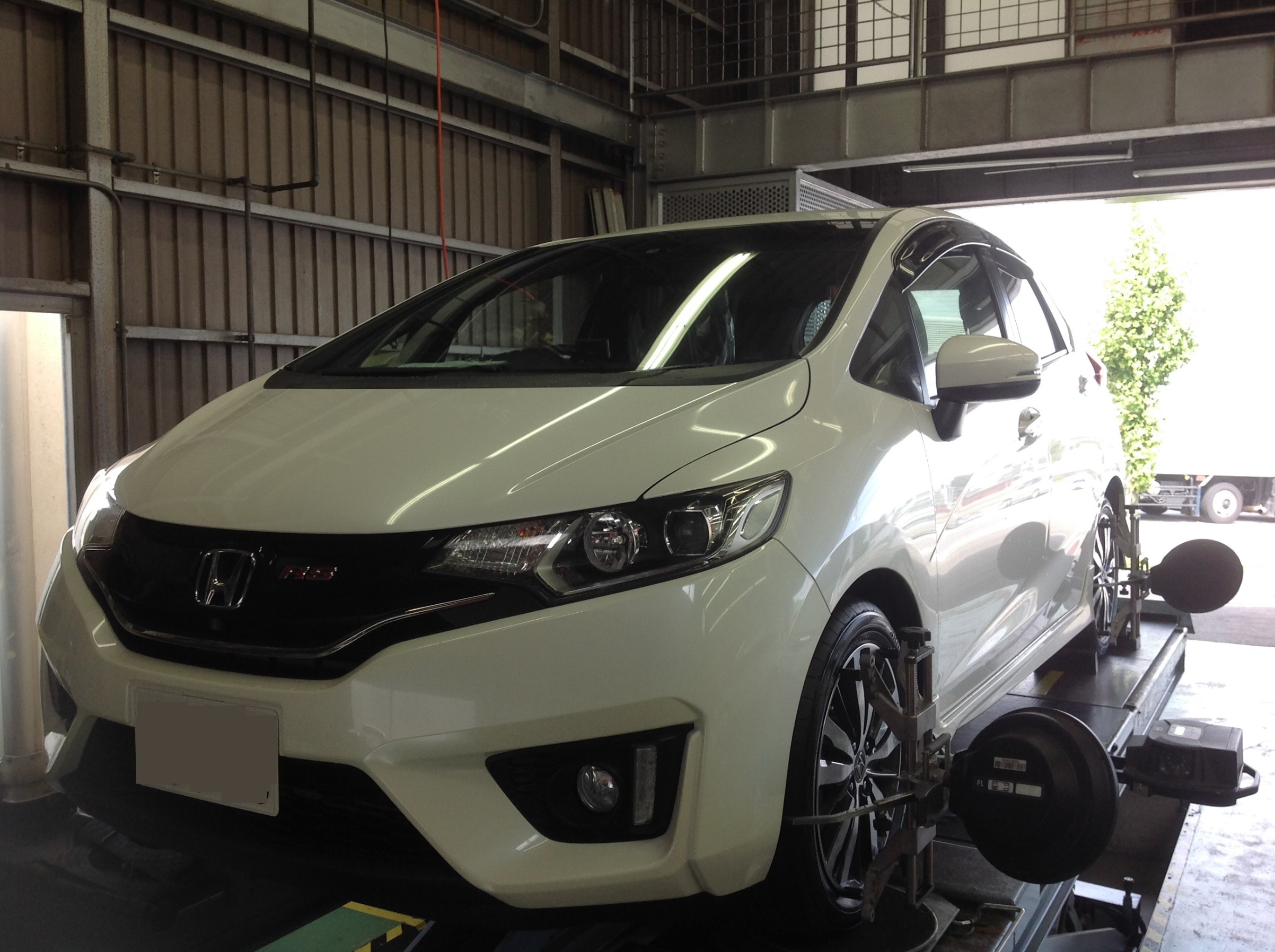 Honda フィット Gk5型 タイヤ交換 アライメント調整 ホンダ フィット タイヤ タイヤ ホイール関連 4輪トータルアライメント調整 サービス事例 タイヤ館 ２９４谷和原ｲﾝﾀｰ 茨城県のタイヤ カー用品ショップ タイヤからはじまる トータルカーメンテナンス