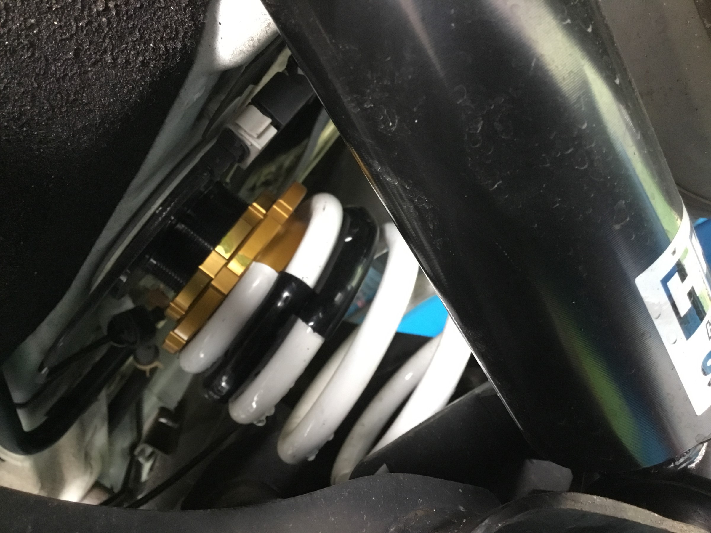 RC1 オデッセイ 乗り心地改善後 純正 サスショック ②