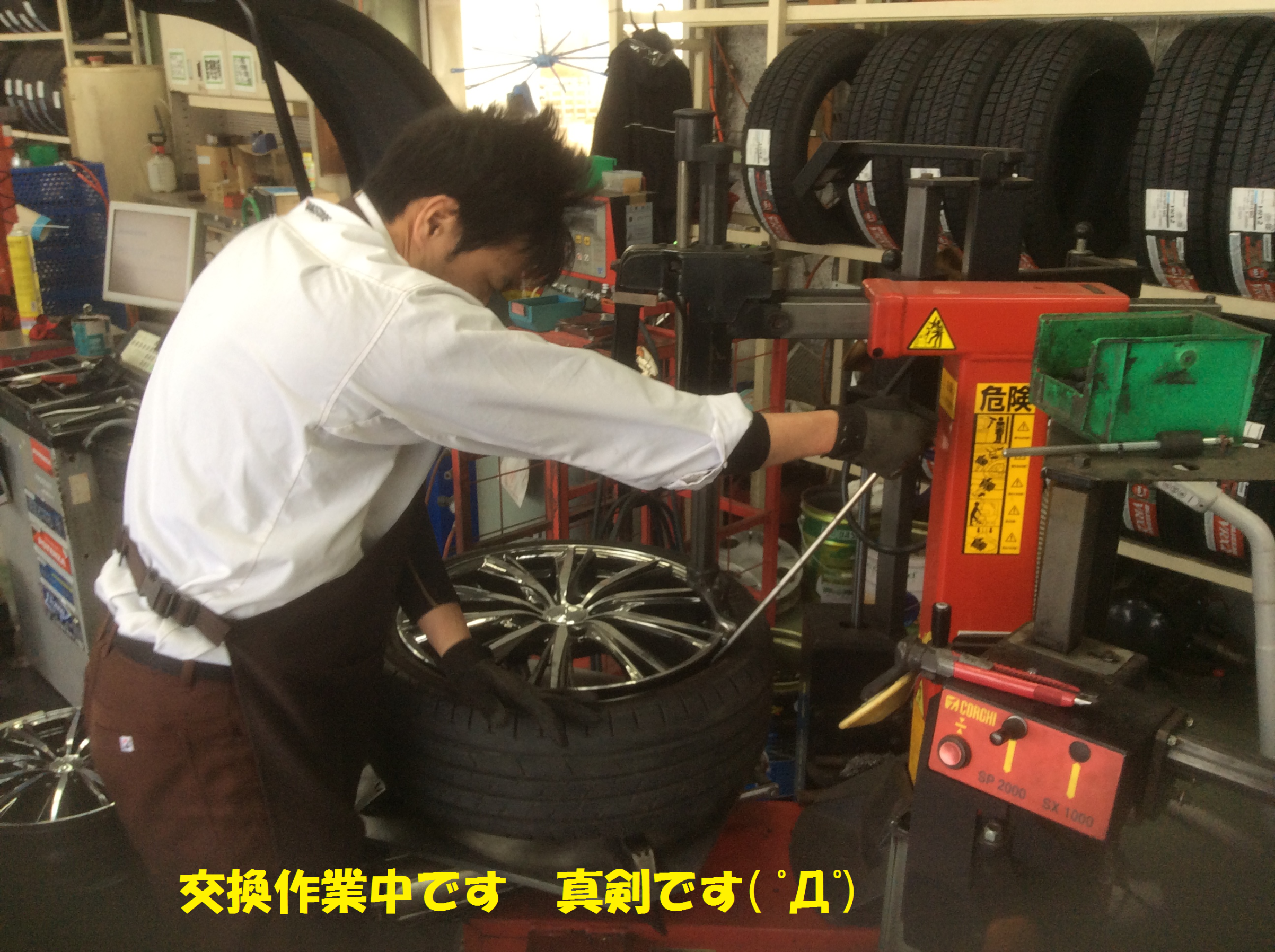 トヨタ：VOXY 80系 タイヤ交換作業です！ | トヨタ ヴォクシー タイヤ