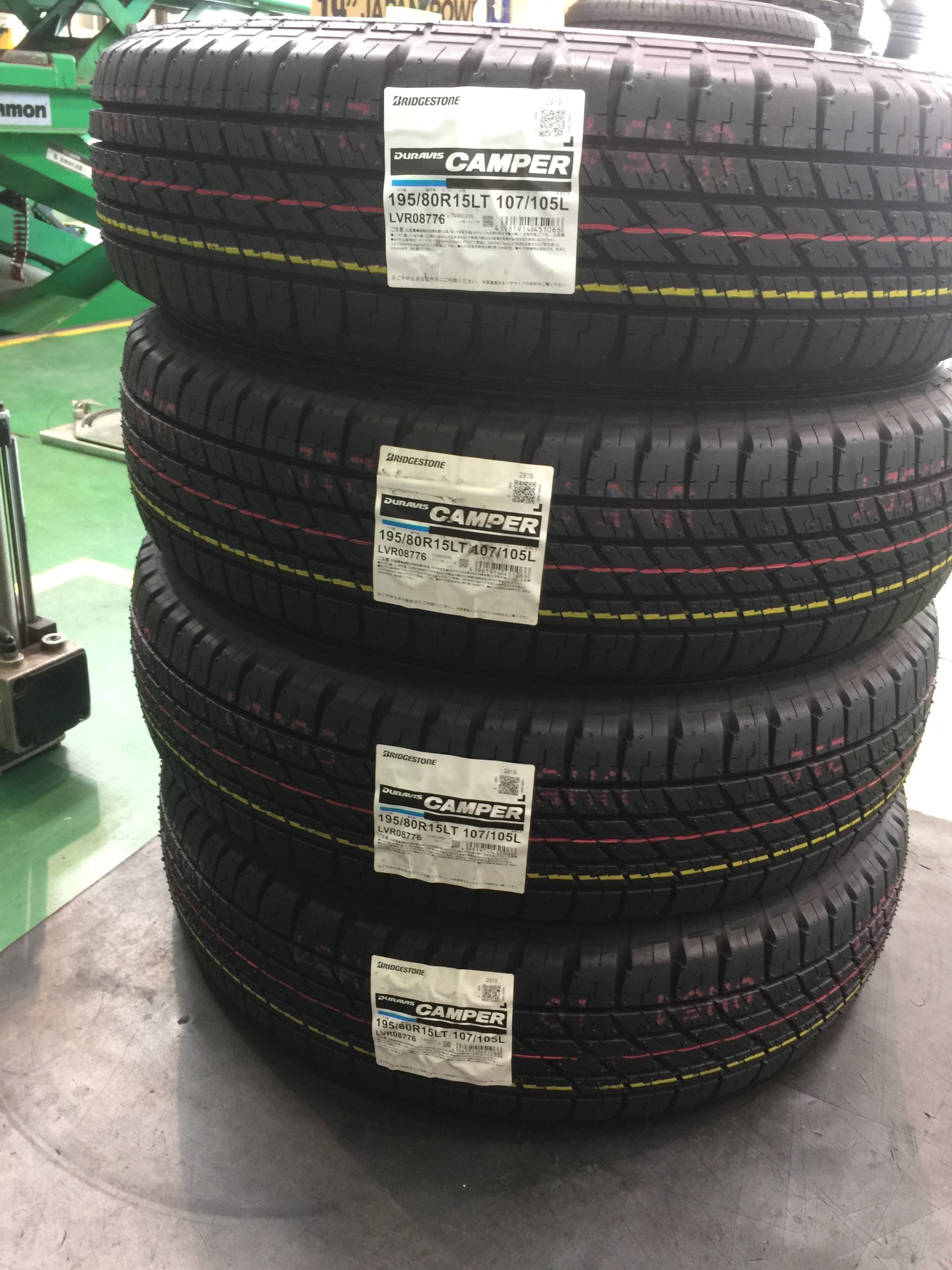 ハイエース200系 乗用タイヤ レグノ REGNO