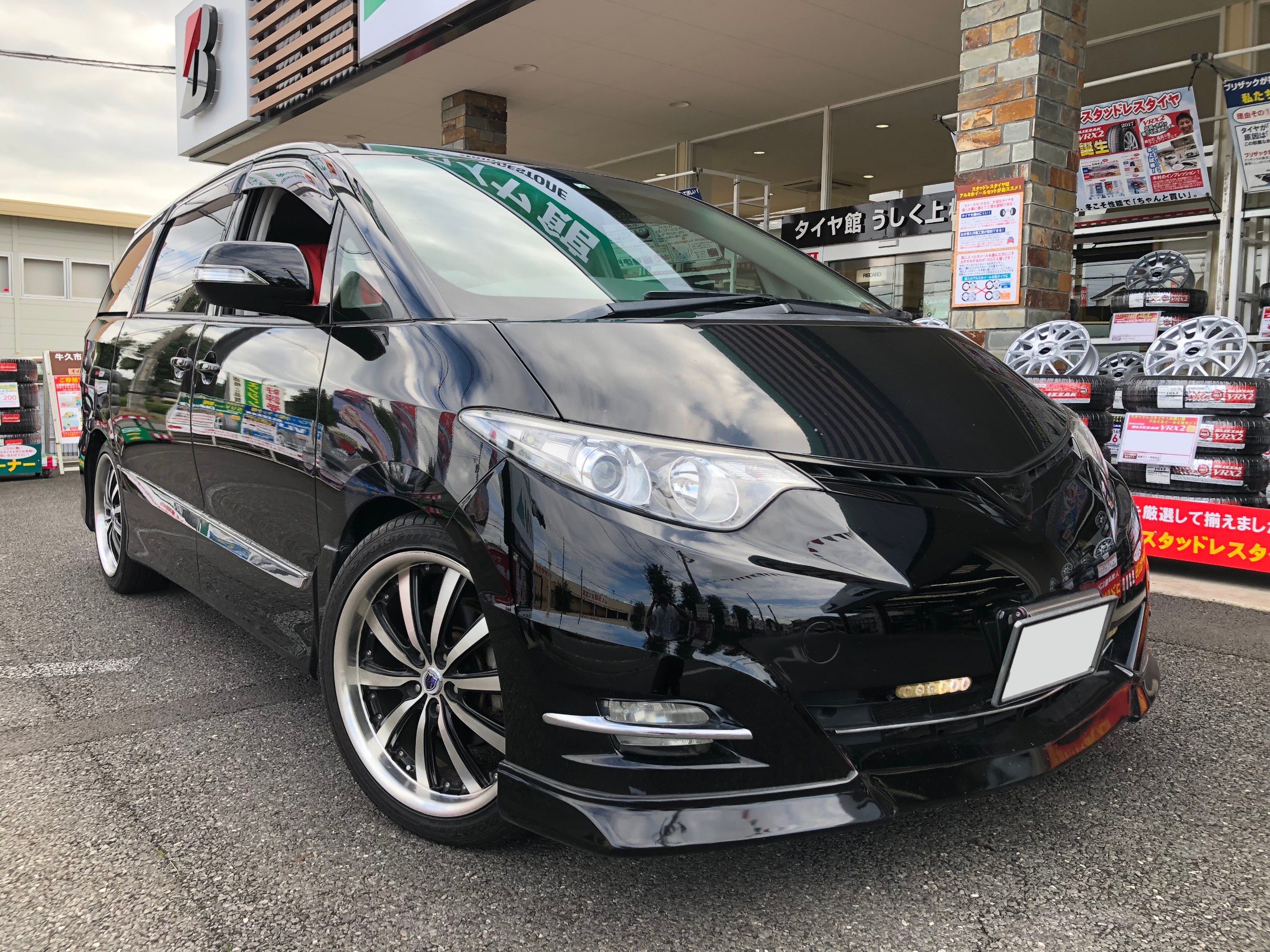トヨタ・エスティマ・ACR50】リアバンパーリフレクター取付け | トヨタ エスティマ その他 カー用品取付 > HID・LED 電球取付 |  サービス事例 | タイヤ館 うしく上柏田 | 茨城県のタイヤ、カー用品ショップ タイヤからはじまる、トータルカーメンテナンス タイヤ館グループ