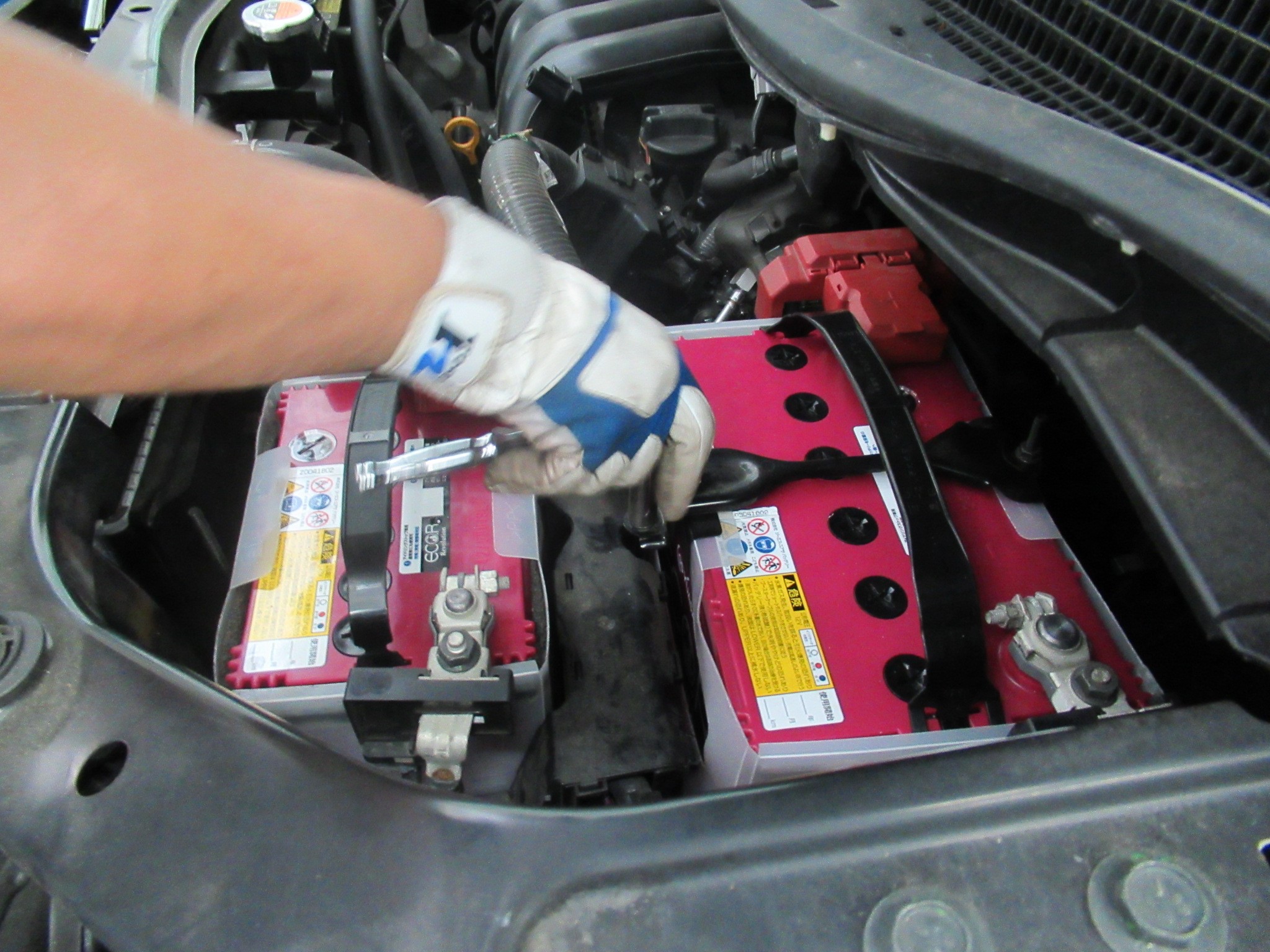 お任せください！ セレナSハイブリッド バッテリー交換 サービス事例 タイヤ館 瀬谷 神奈川県のタイヤ、カー用品ショップ タイヤからはじまる、トータルカーメンテナンス タイヤ館グループ