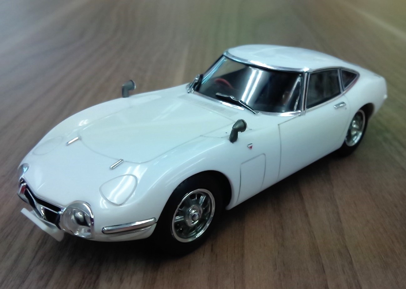 プラモデル1/24完成　アオシマ1/24トヨタ2000GT