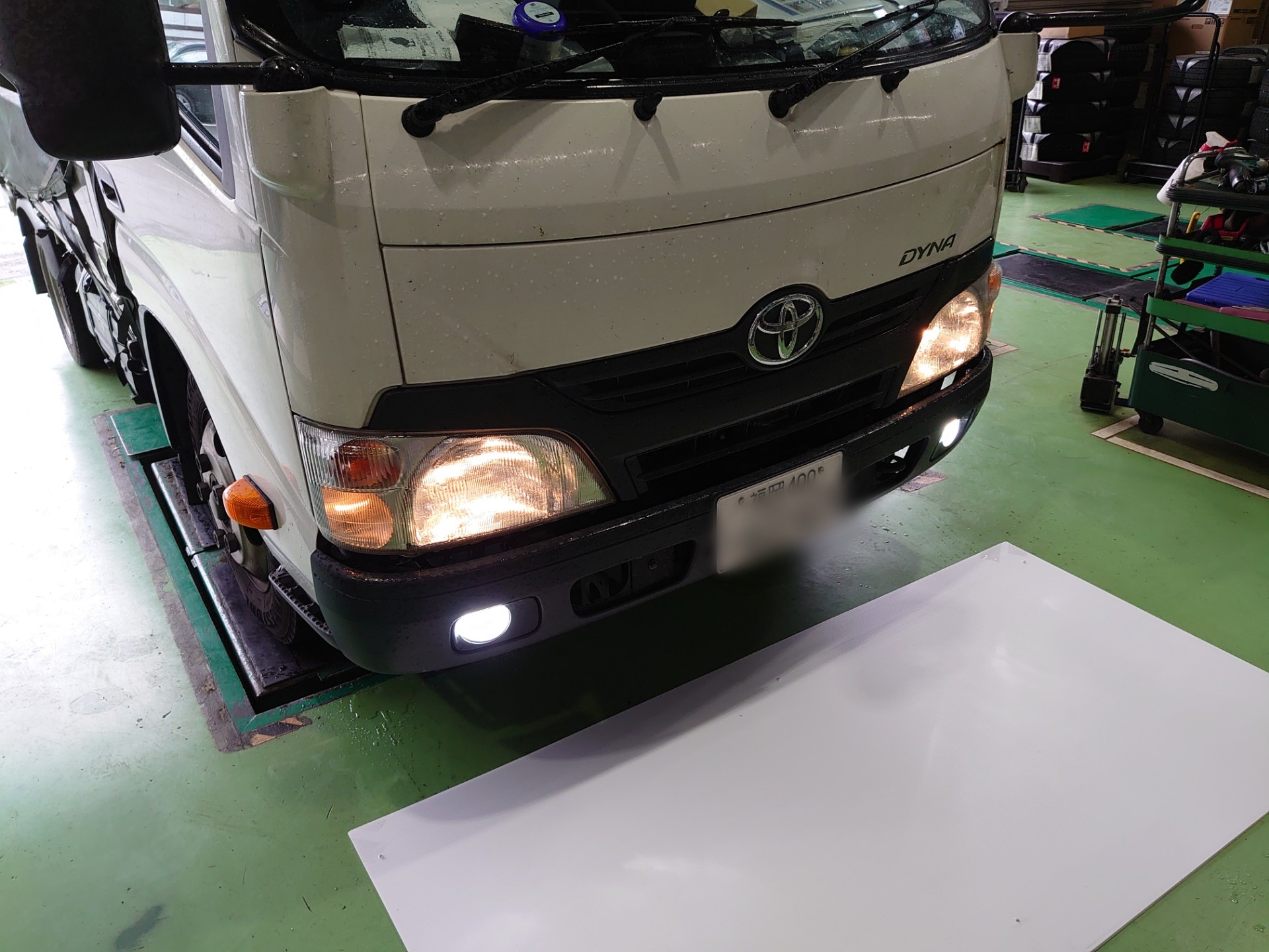 トヨタ ダイナ(トラック) のヘッドライトをLEDに変更しました