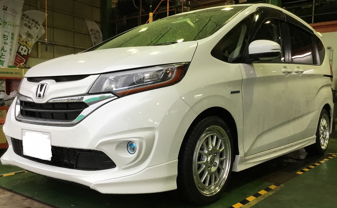 フリード 車高調取り付け サービス事例 タイヤ館 七尾 石川県 福井県のタイヤ カー用品ショップ タイヤからはじまる トータルカーメンテナンス タイヤ館グループ